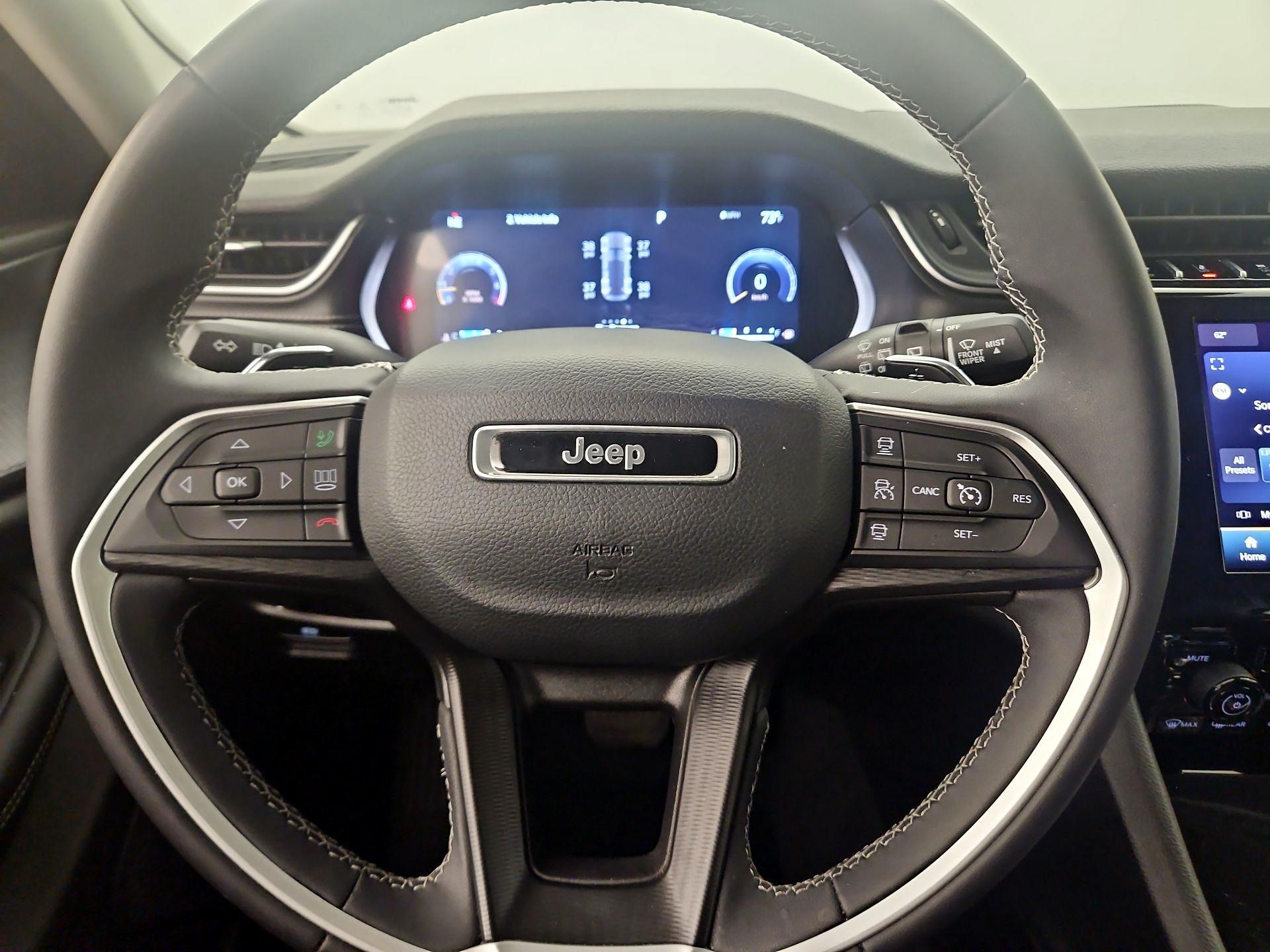 Thumbnail: 2023 Jeep Grand Cherokee - 10