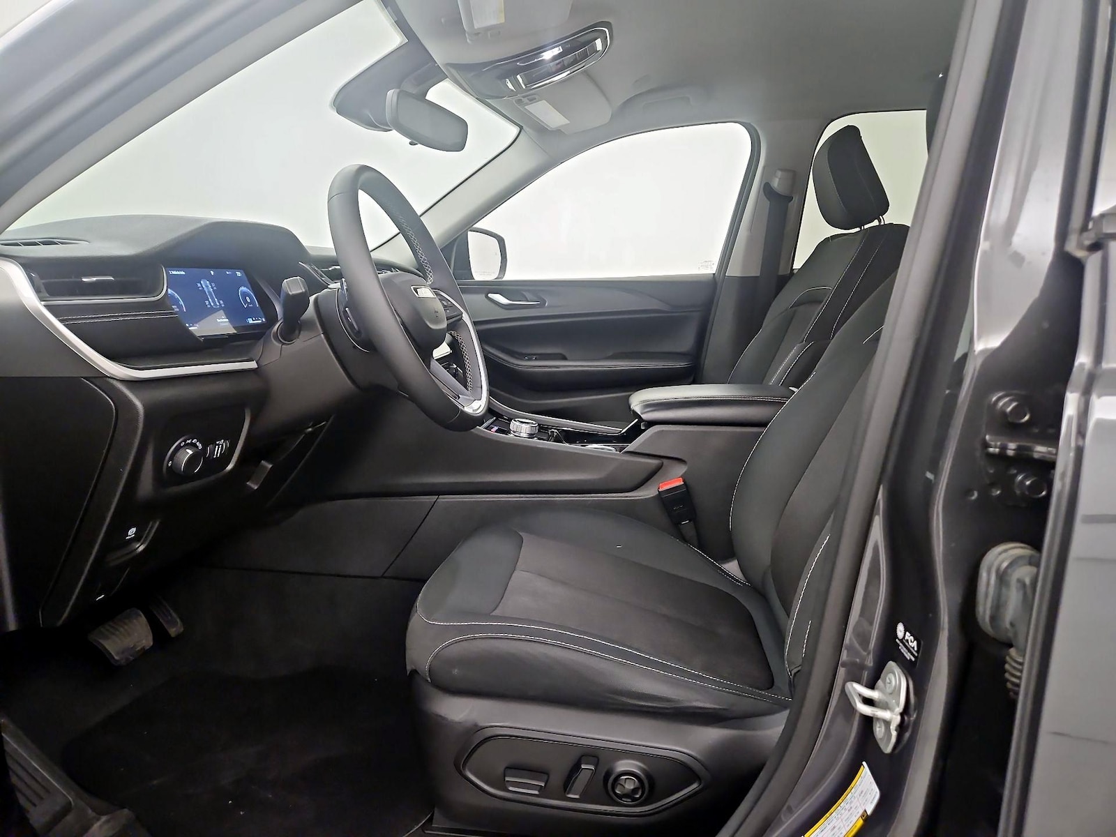 2023 Jeep Grand Cherokee Laredo - Photo 12