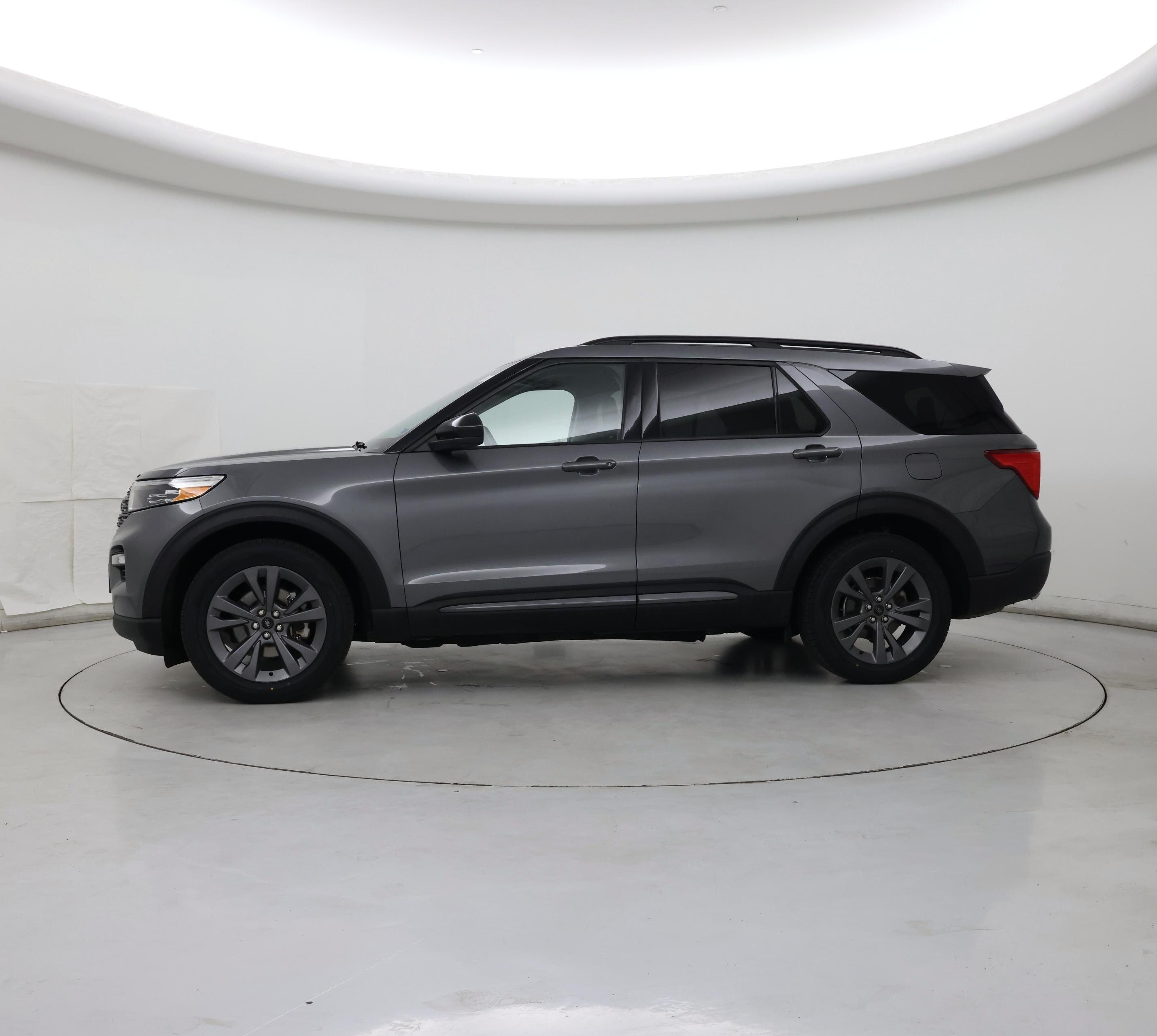 Thumbnail: 2022 Ford Explorer - 3