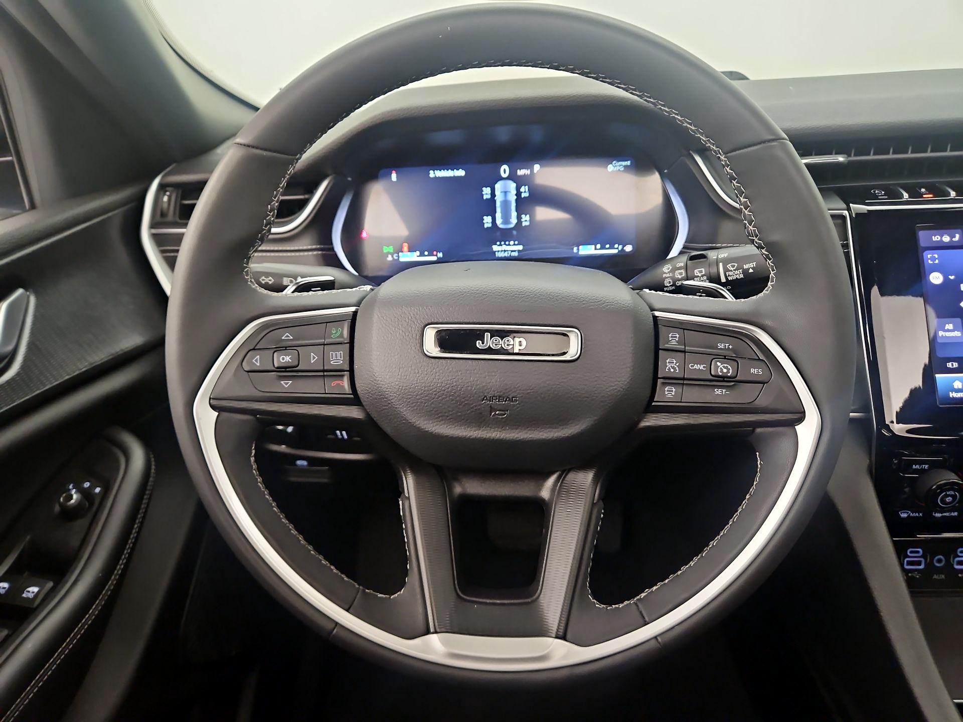Thumbnail: 2023 Jeep Grand Cherokee - 10