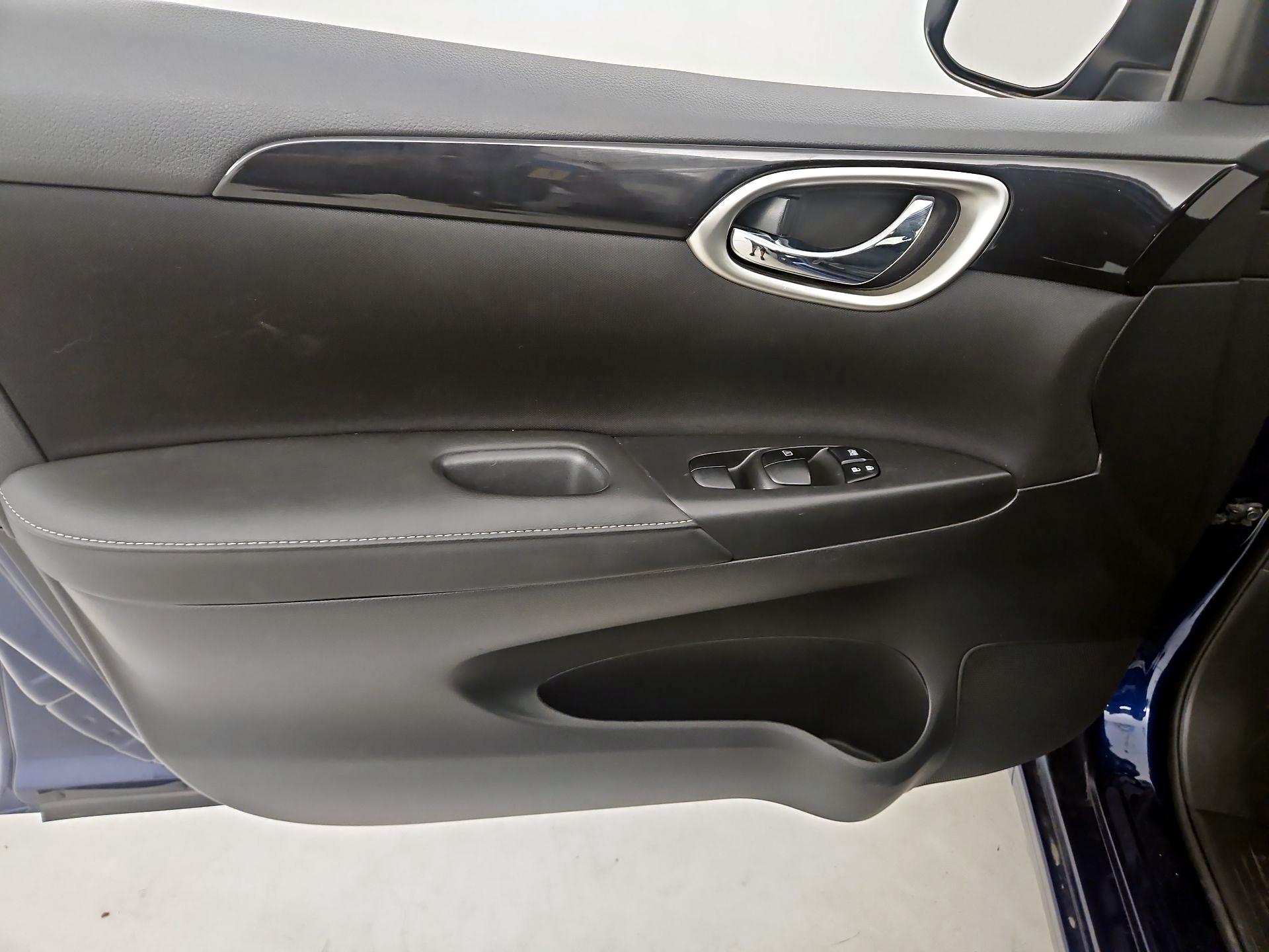 Thumbnail: 2019 Nissan Sentra - 12