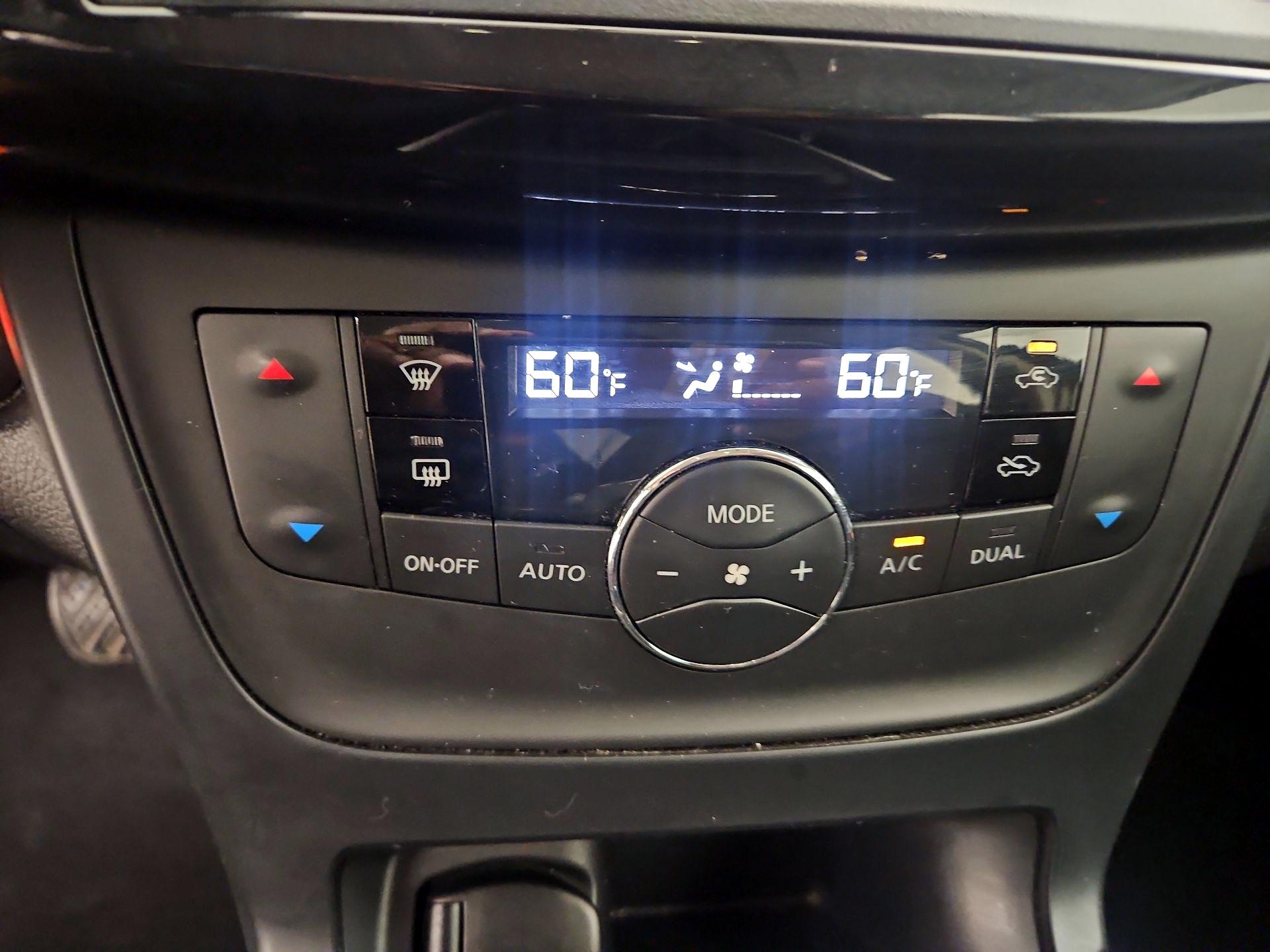 Thumbnail: 2019 Nissan Sentra - 16