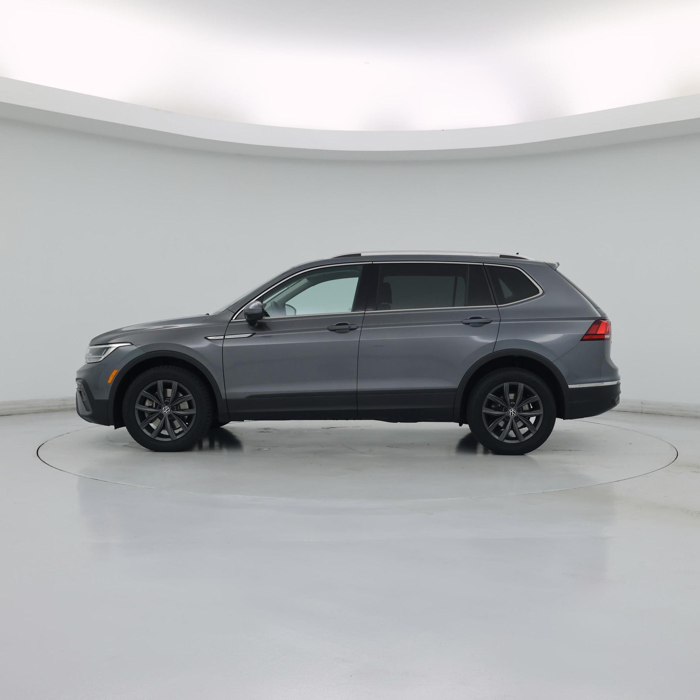 Thumbnail: 2022 Volkswagen Tiguan - 3