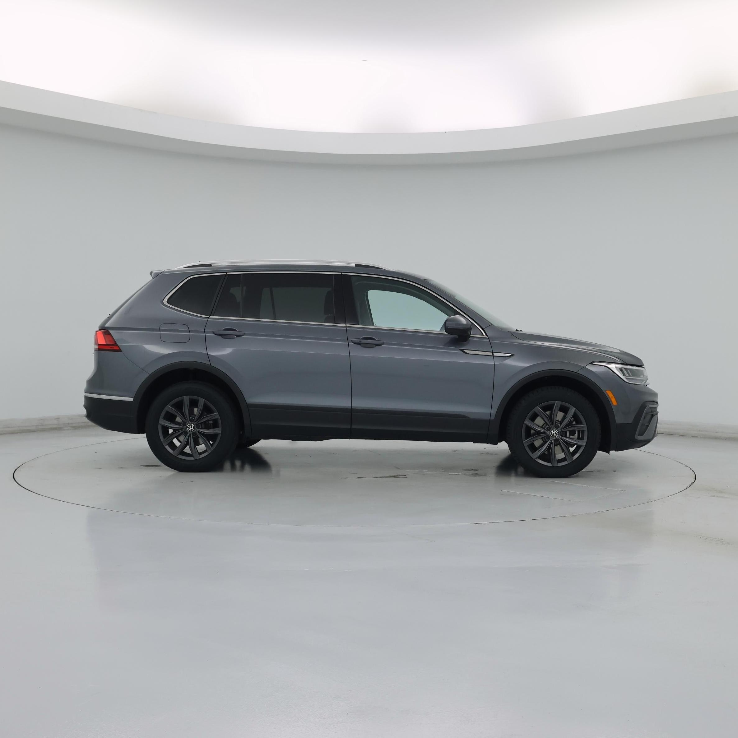 Thumbnail: 2022 Volkswagen Tiguan - 7