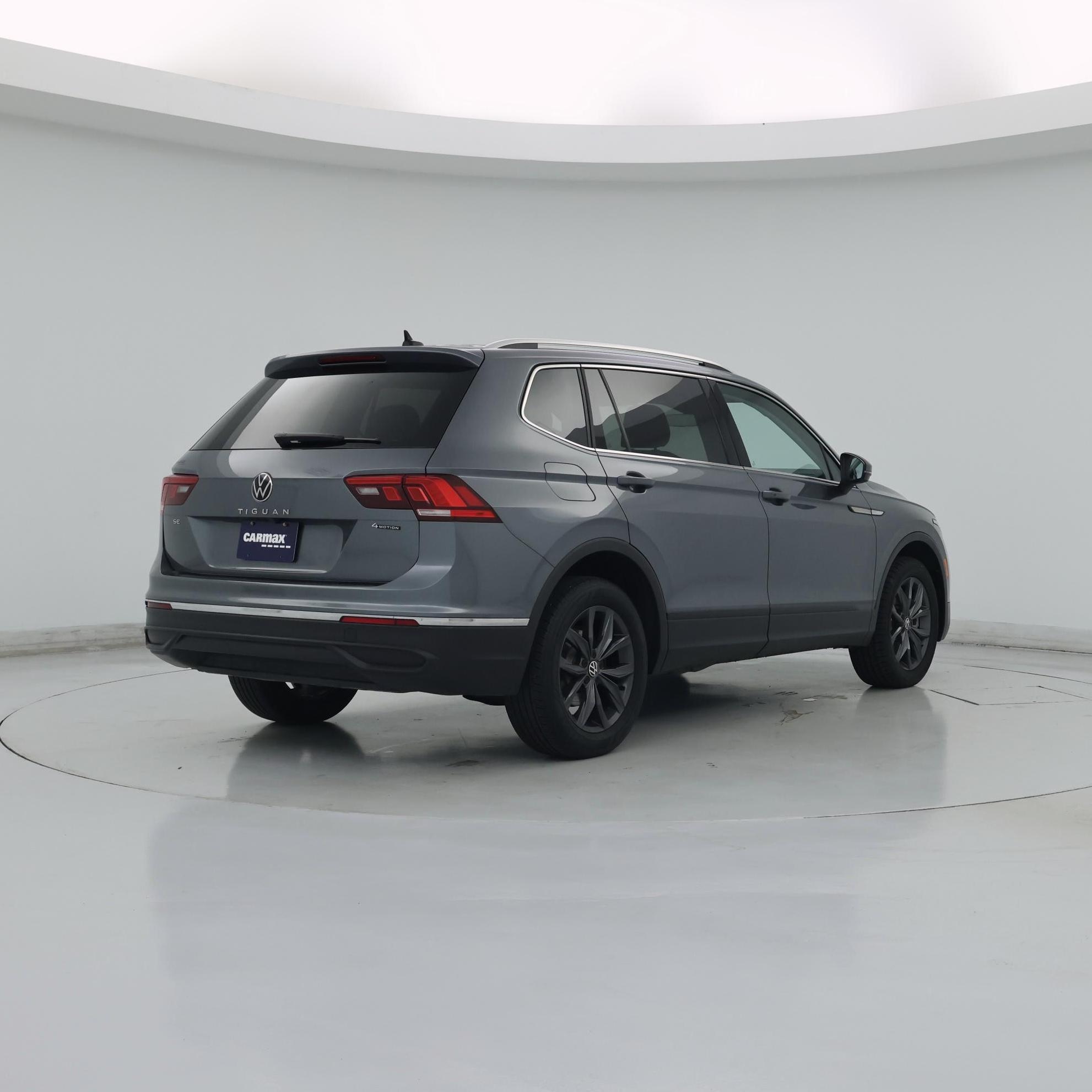Thumbnail: 2022 Volkswagen Tiguan - 8