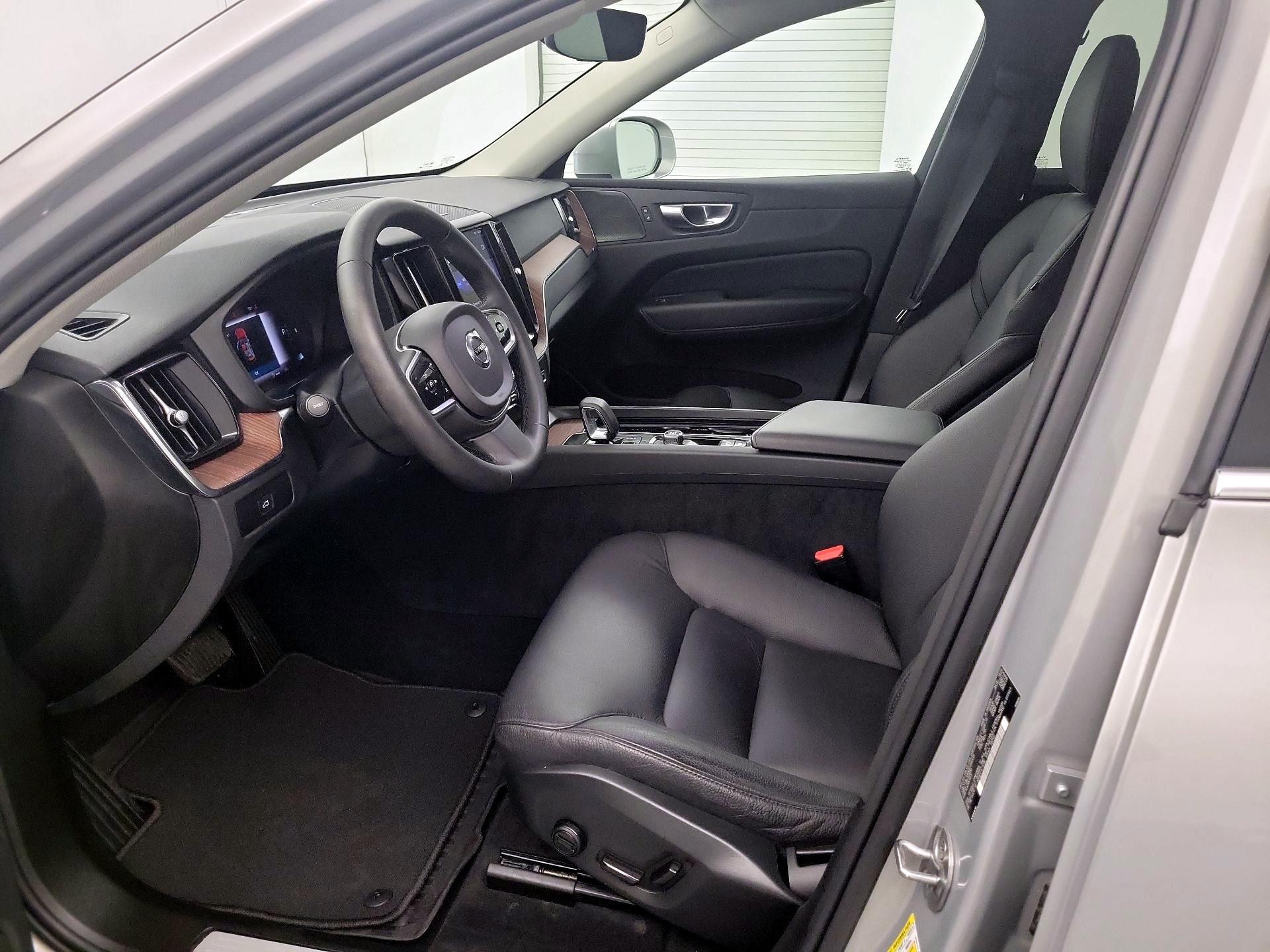 Thumbnail: 2023 Volvo XC60 - 9