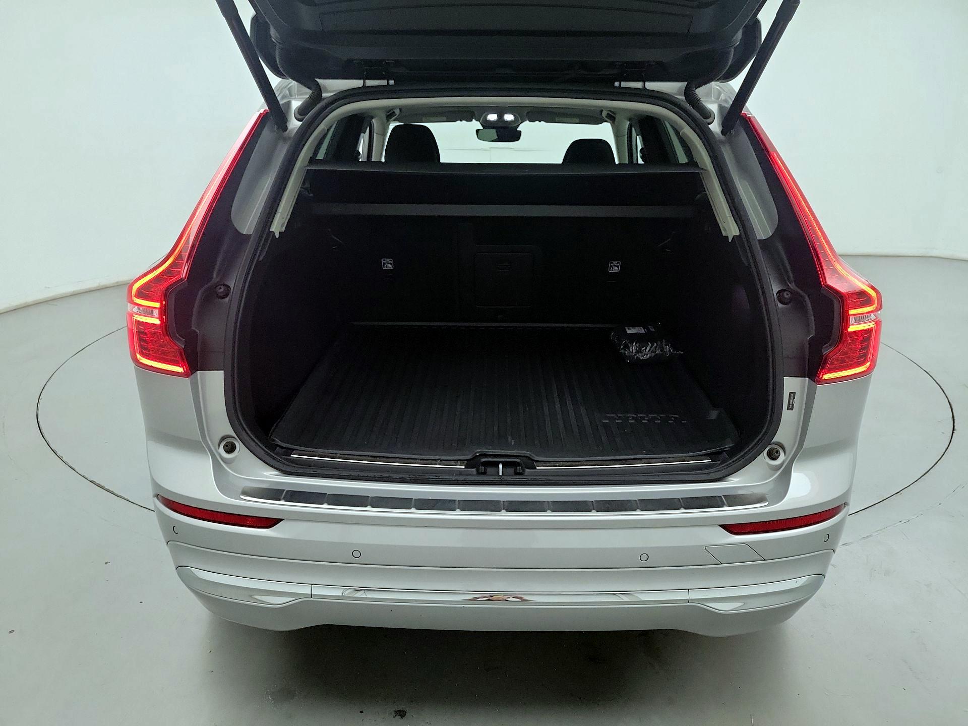 Thumbnail: 2023 Volvo XC60 - 18