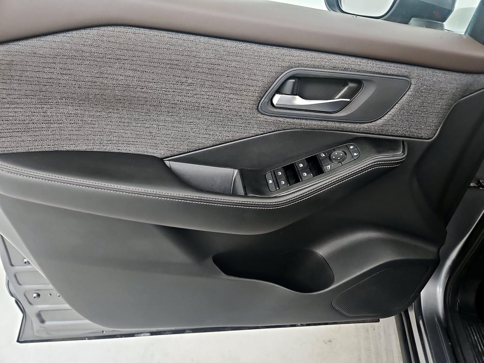 2022 Nissan Rogue SV - Photo 13