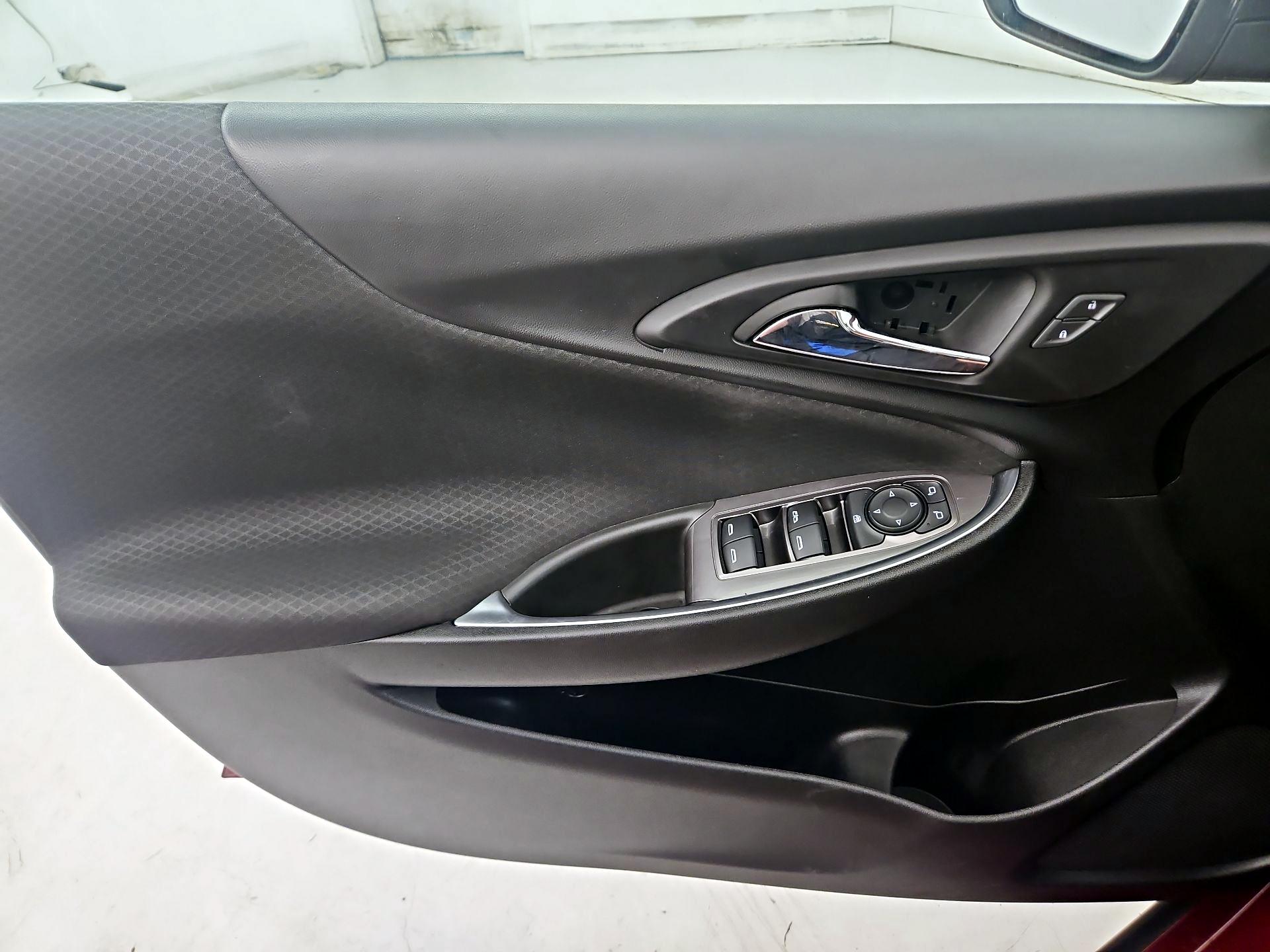 Thumbnail: 2019 Chevrolet Malibu - 12