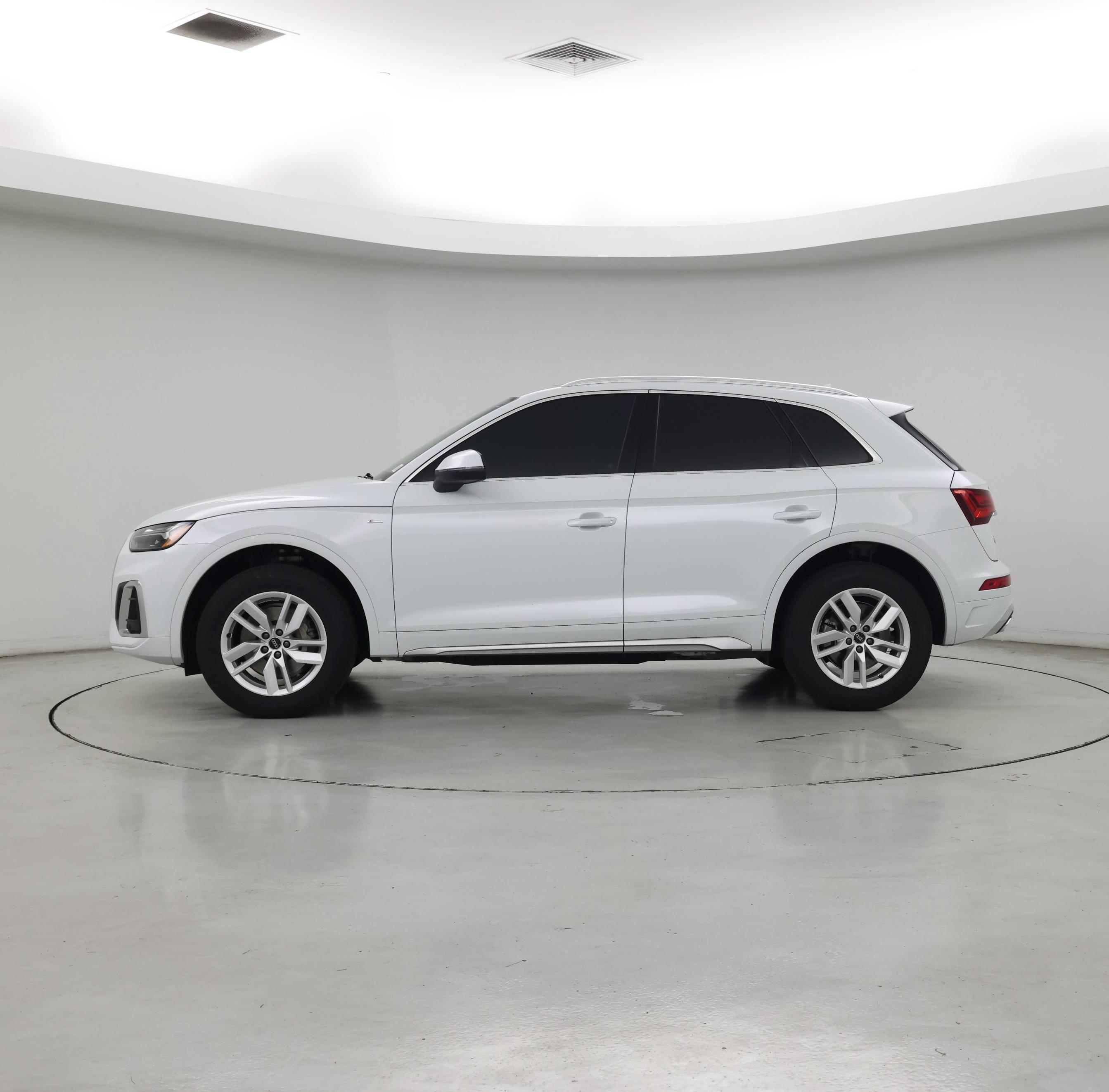 Thumbnail: 2023 Audi Q5 - 3