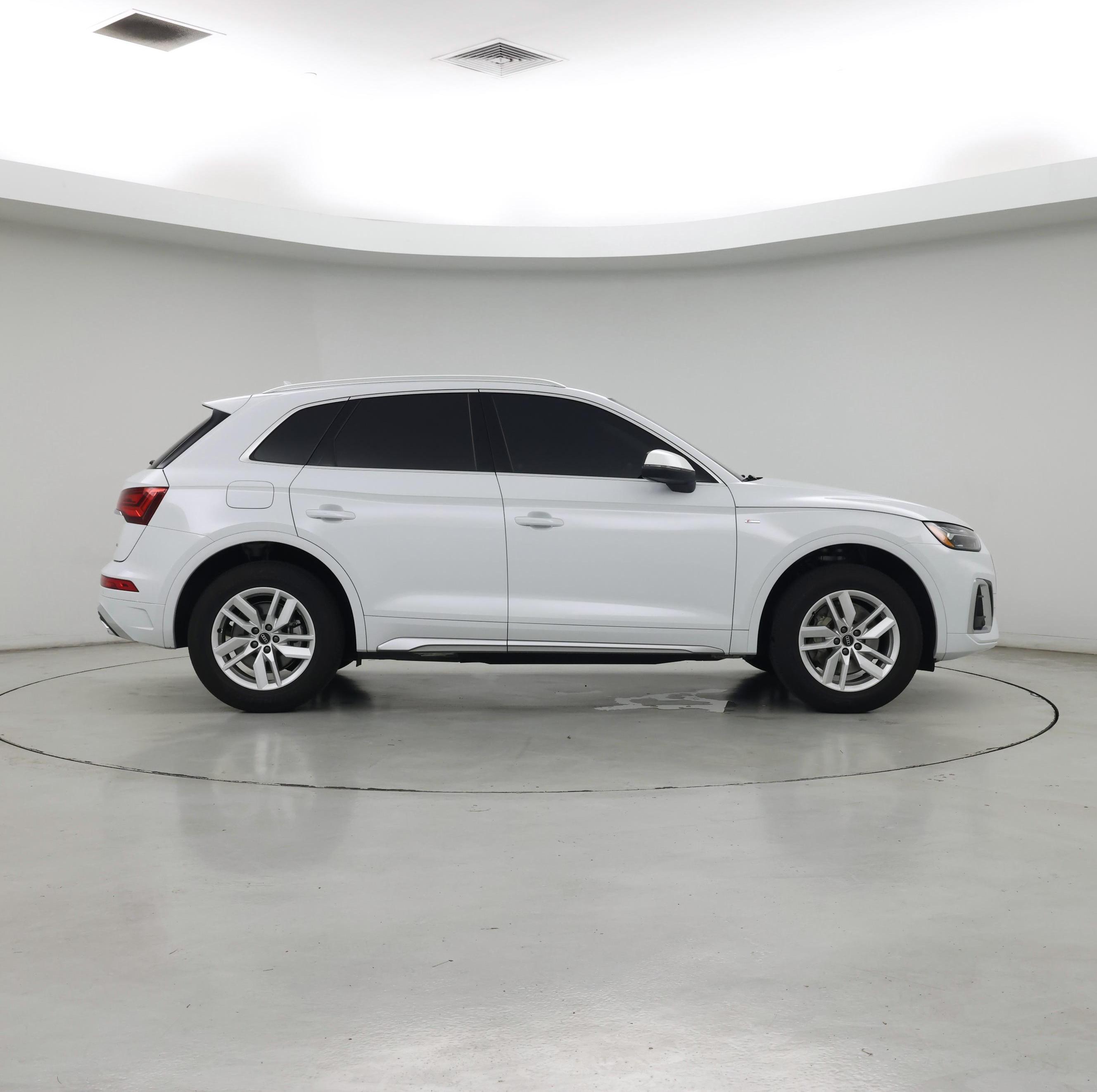 Thumbnail: 2023 Audi Q5 - 7