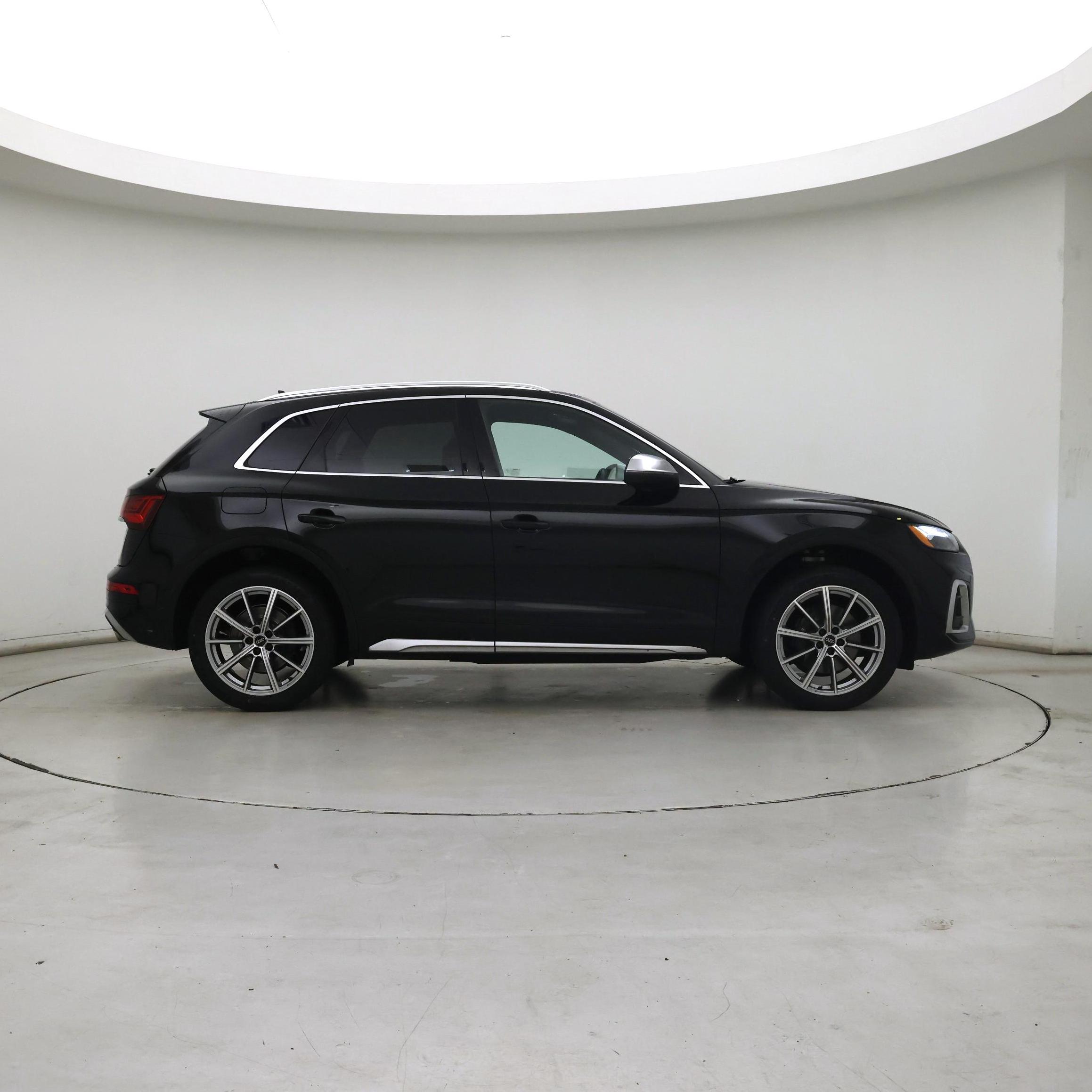 Thumbnail: 2022 Audi SQ5 - 7