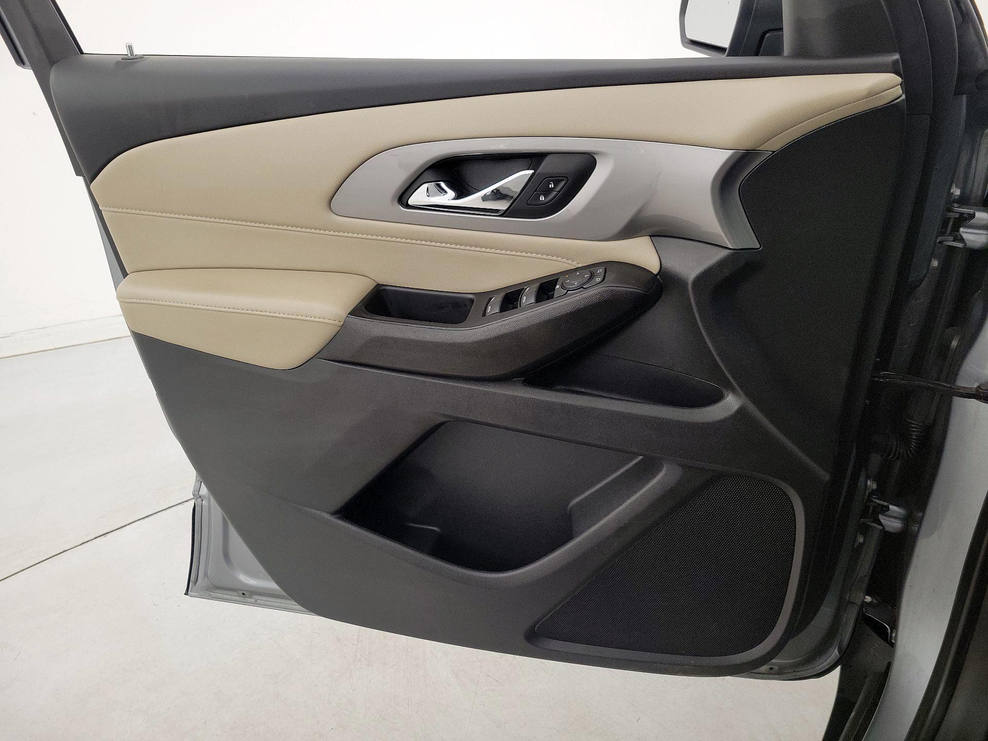 Thumbnail: 2023 Chevrolet Traverse - 12