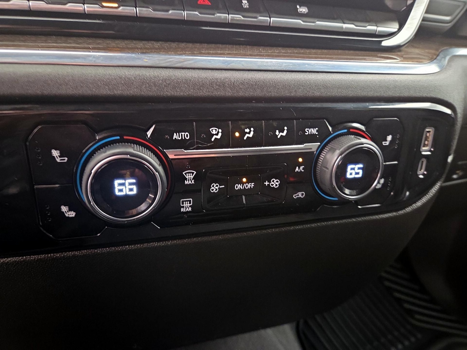 2023 Chevrolet Silverado 1500 LT - Photo 18