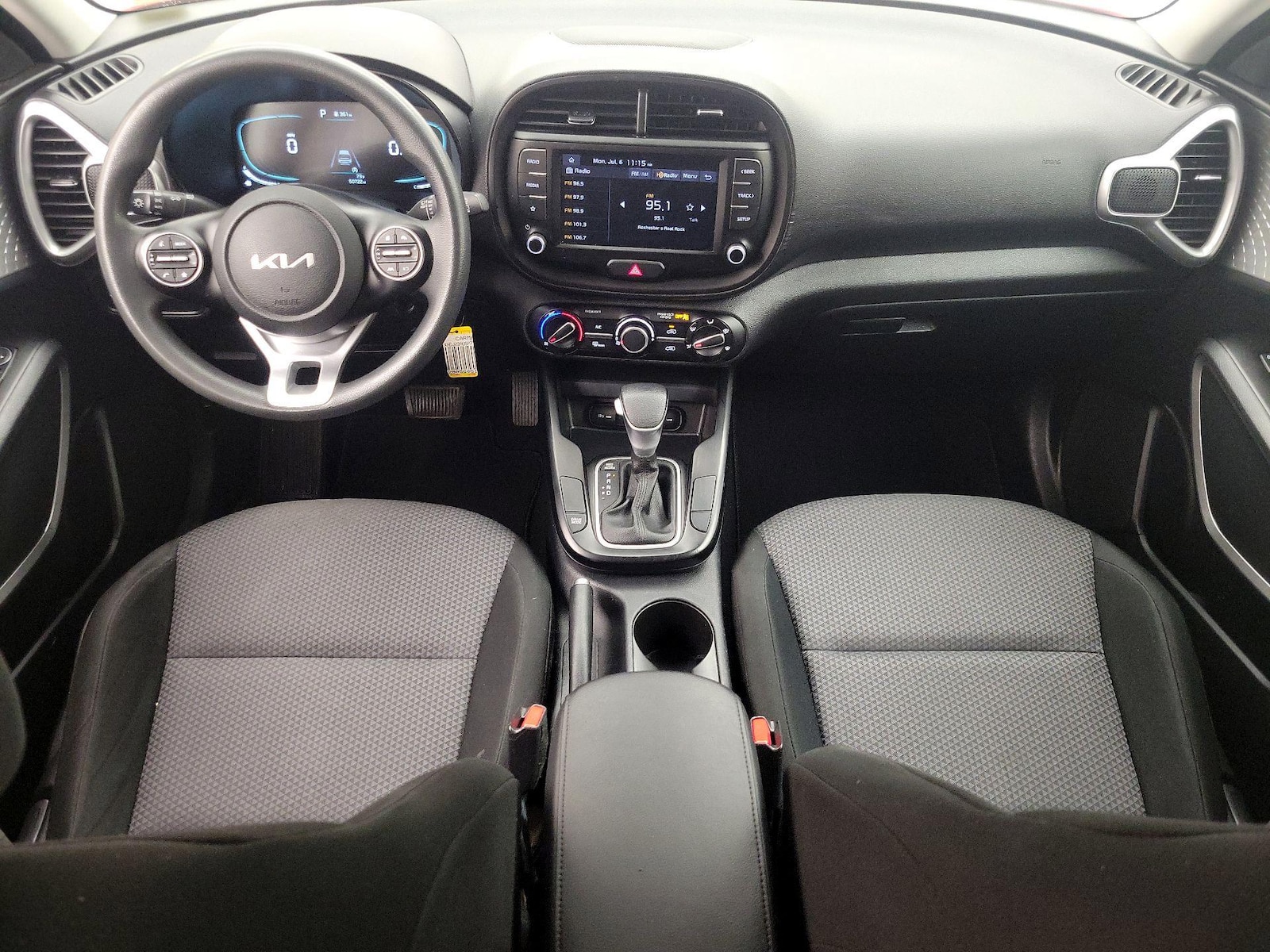 2023 Kia Soul LX - Photo 10