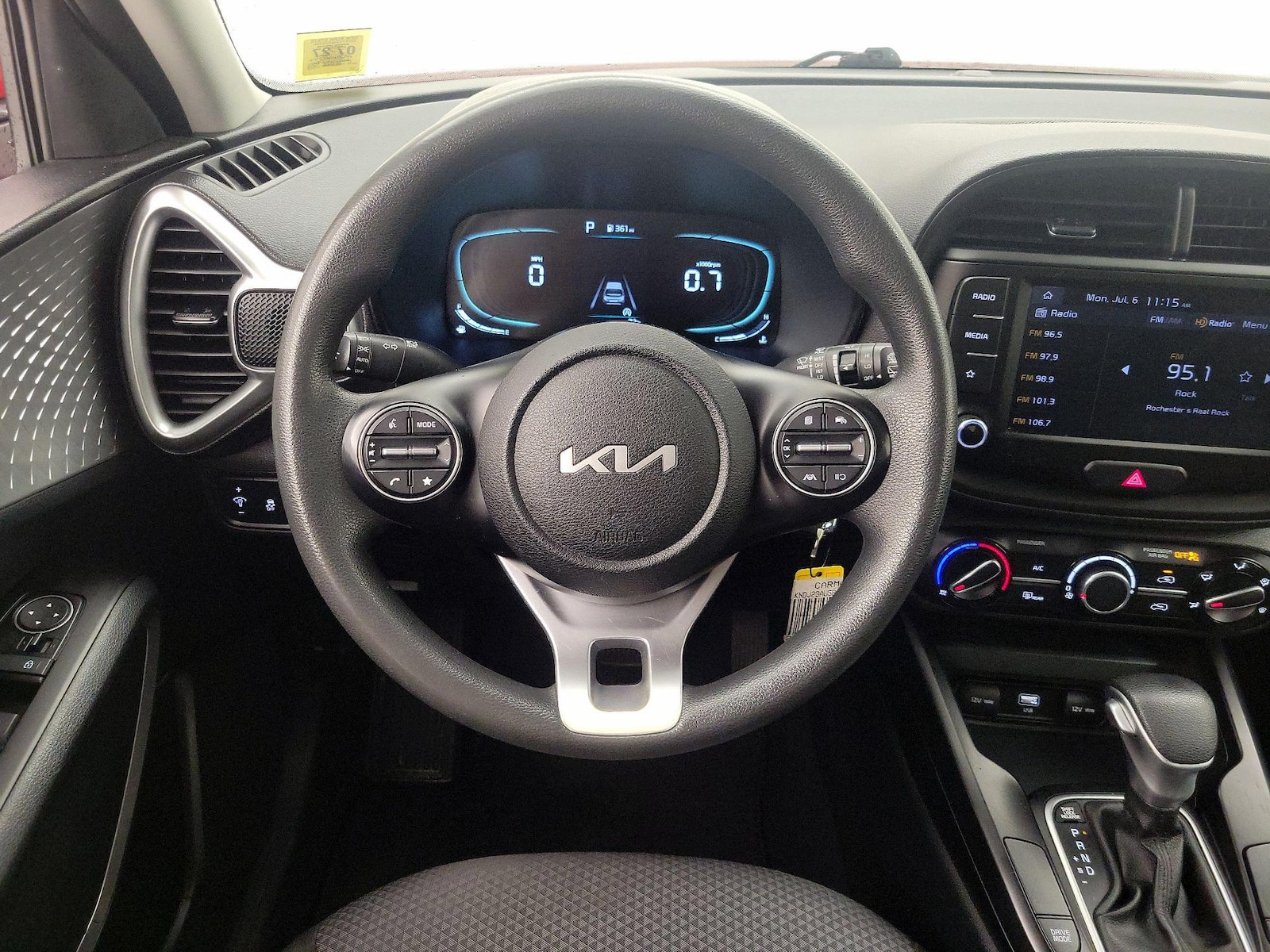 2023 Kia Soul LX - Photo 11