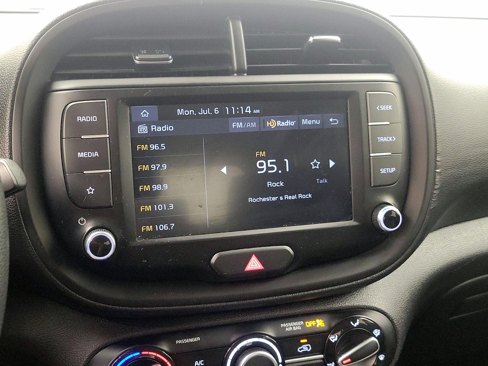 2023 Kia Soul LX - Photo 16
