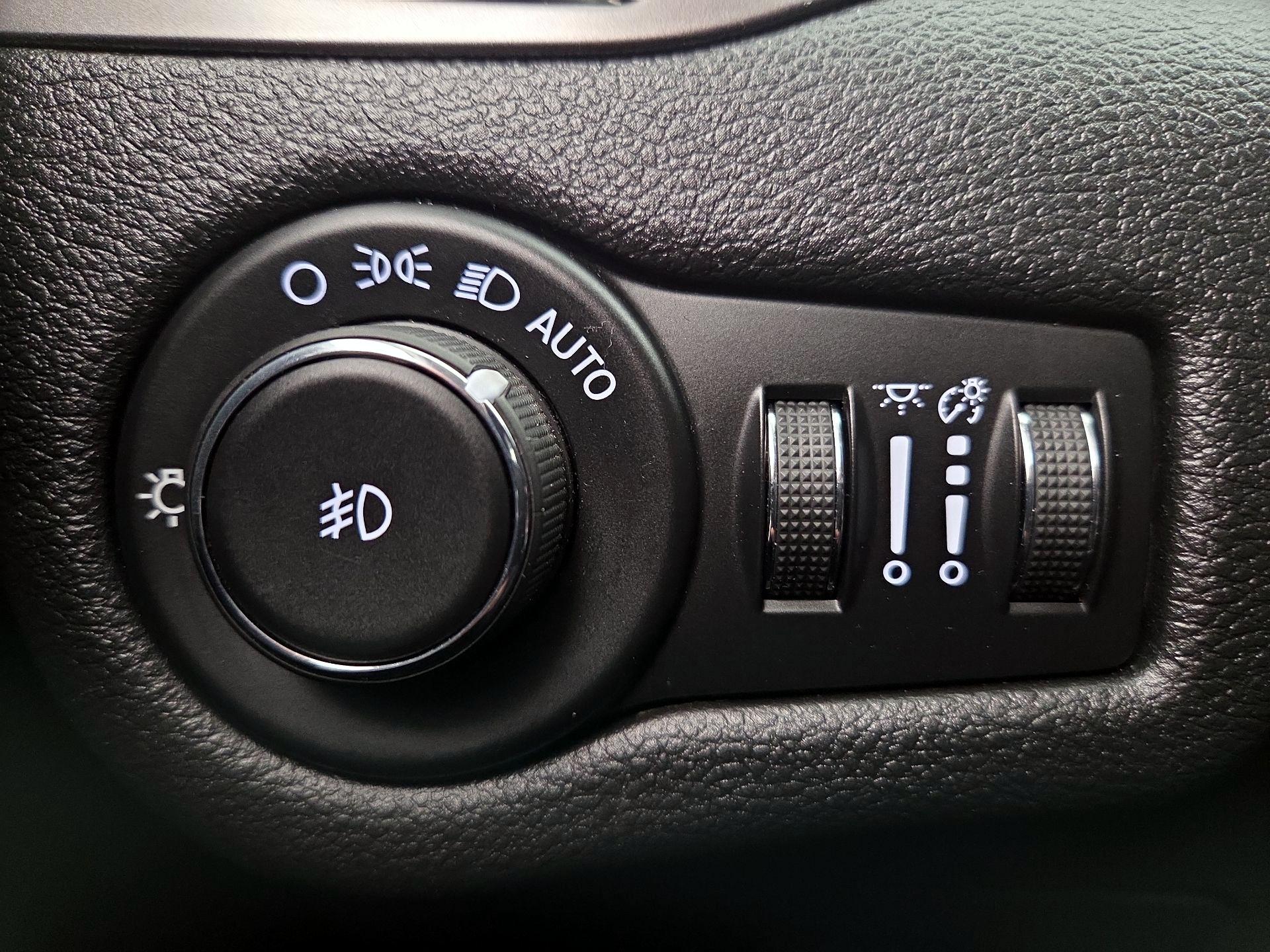 Thumbnail: 2020 Jeep Cherokee - 13