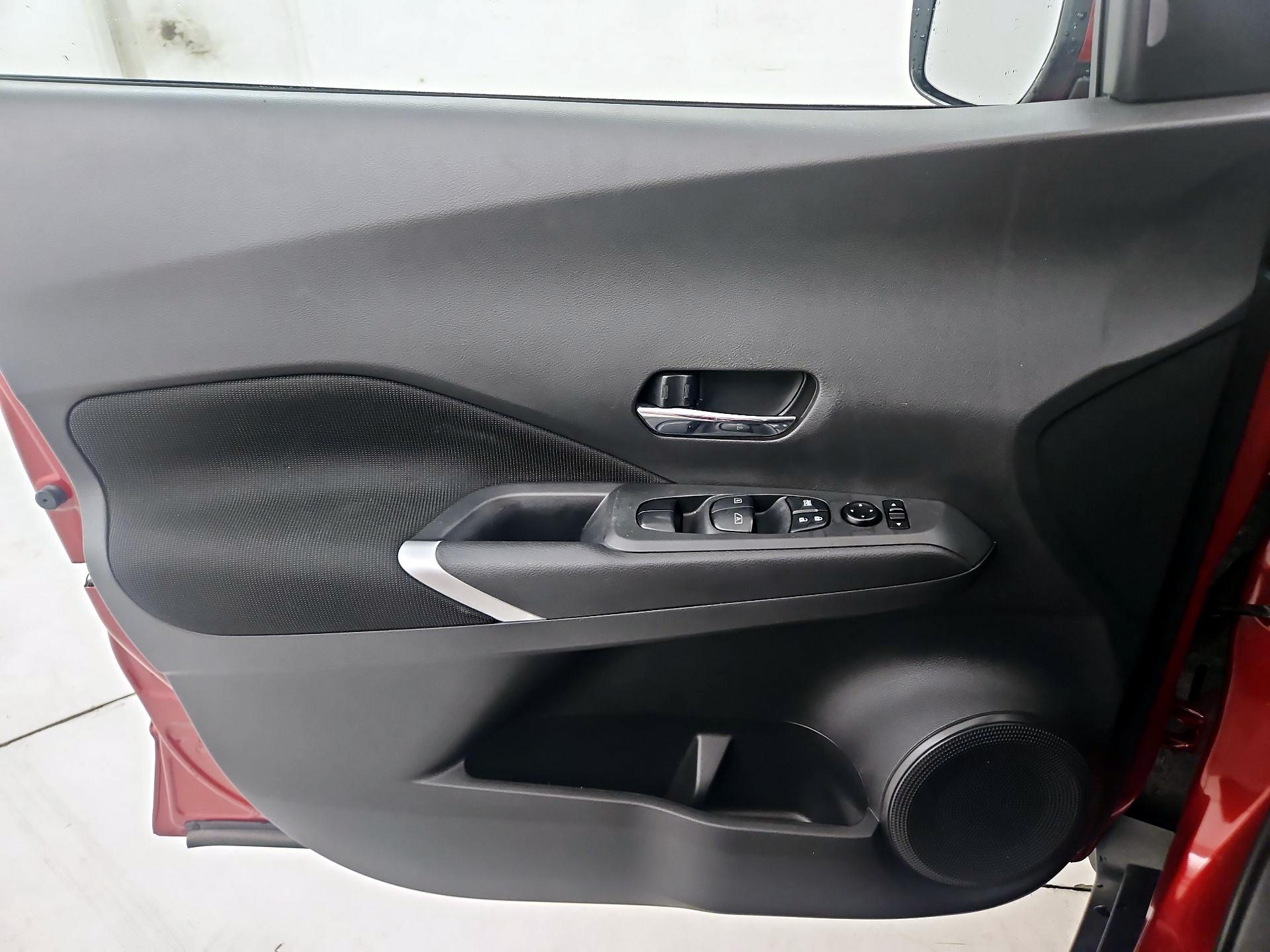 Thumbnail: 2021 Nissan Kicks - 12