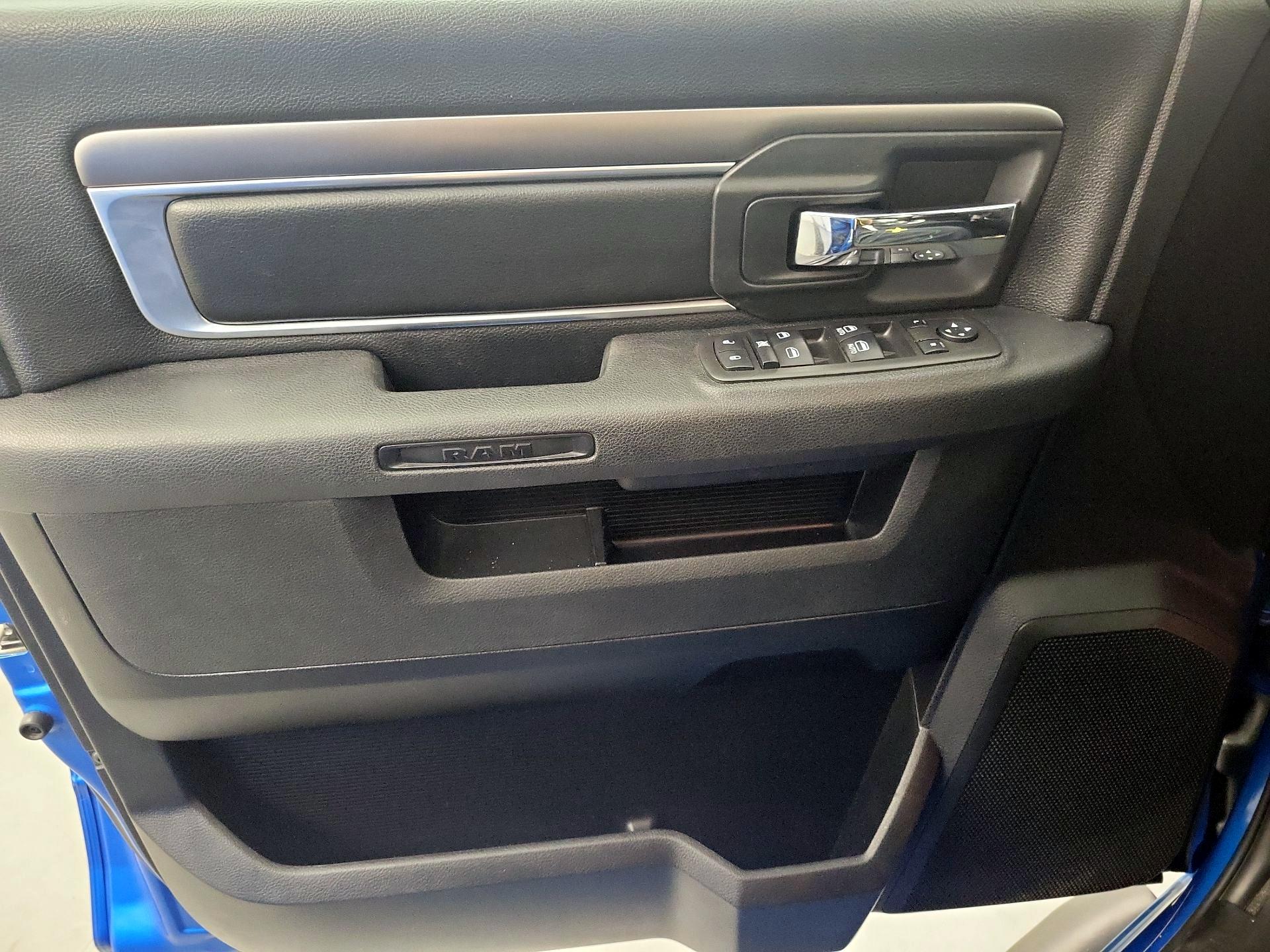 Thumbnail: 2021 RAM 1500 Classic - 10