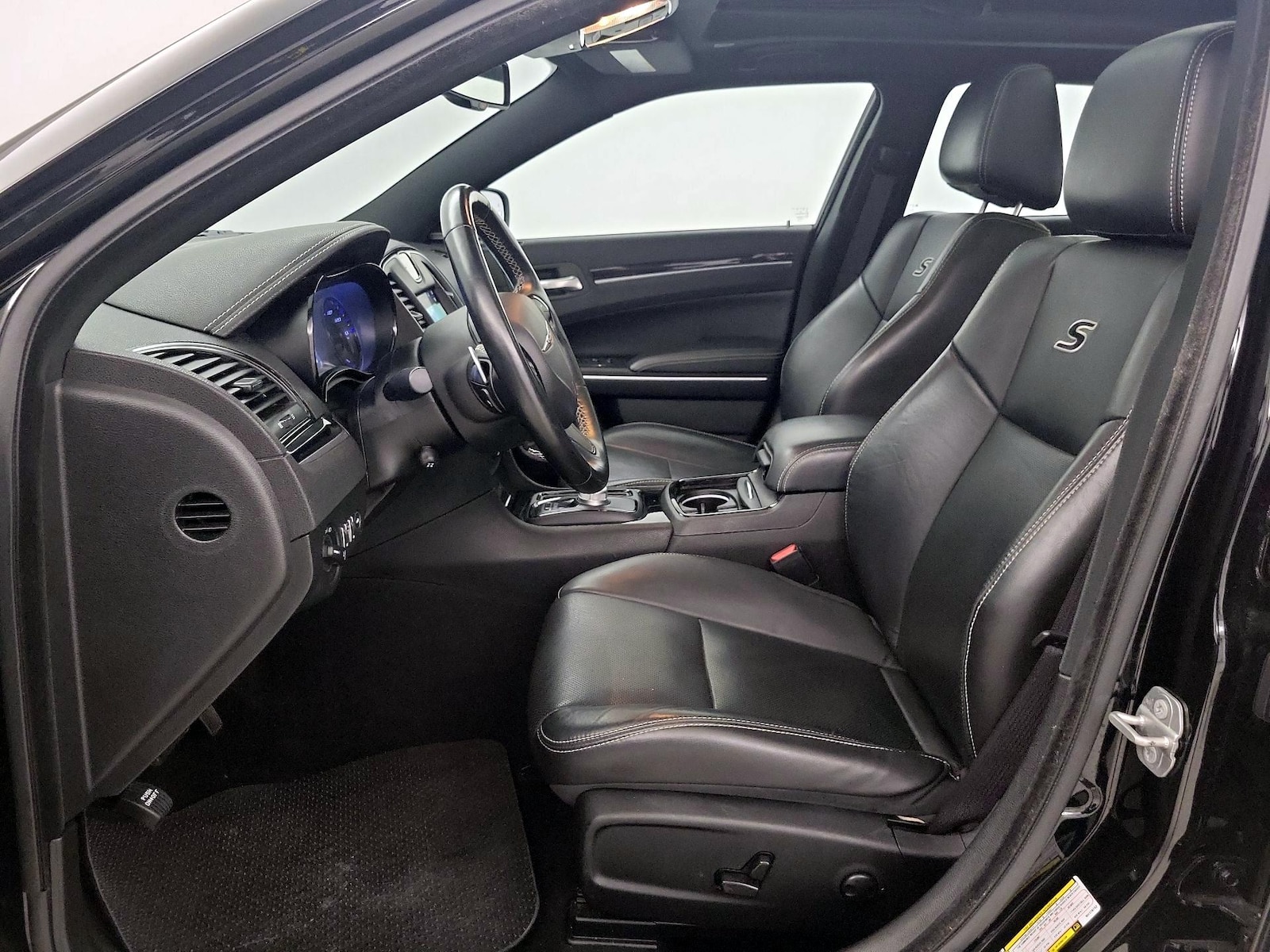 2022 Chrysler 300 S - Photo 12