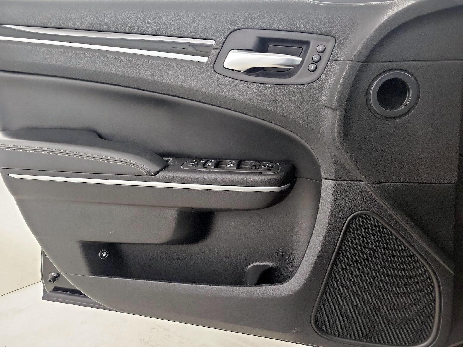 2022 Chrysler 300 S - Photo 13