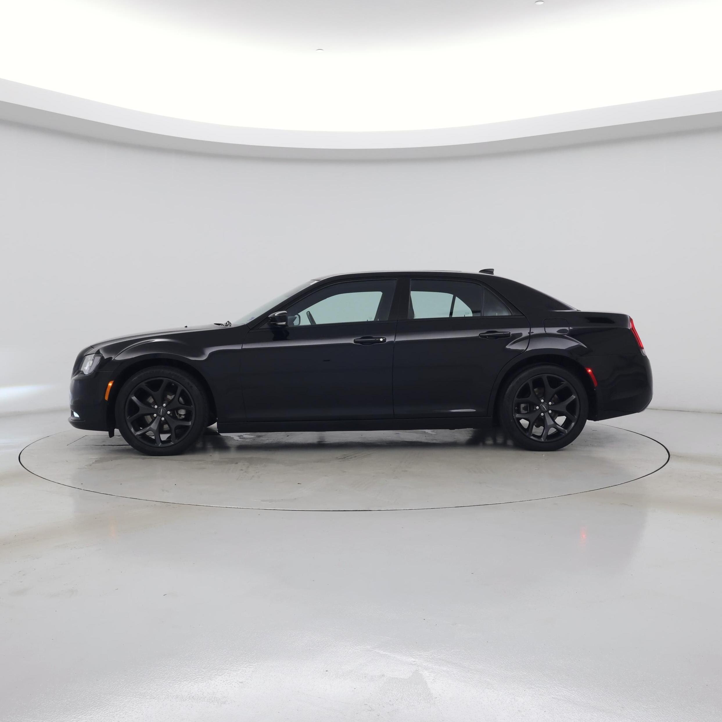 Thumbnail: 2022 Chrysler 300 - 3
