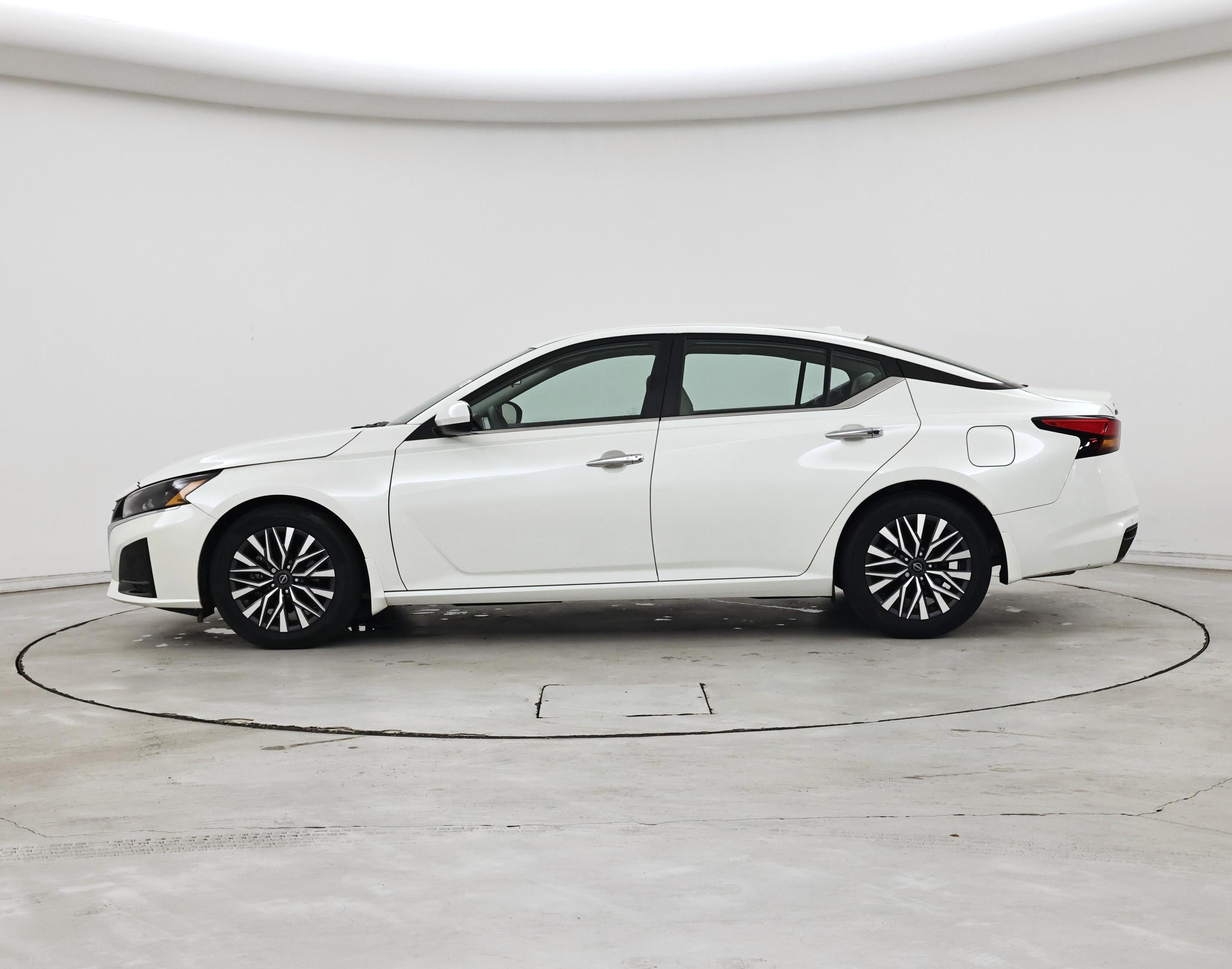 Thumbnail: 2023 Nissan Altima - 3