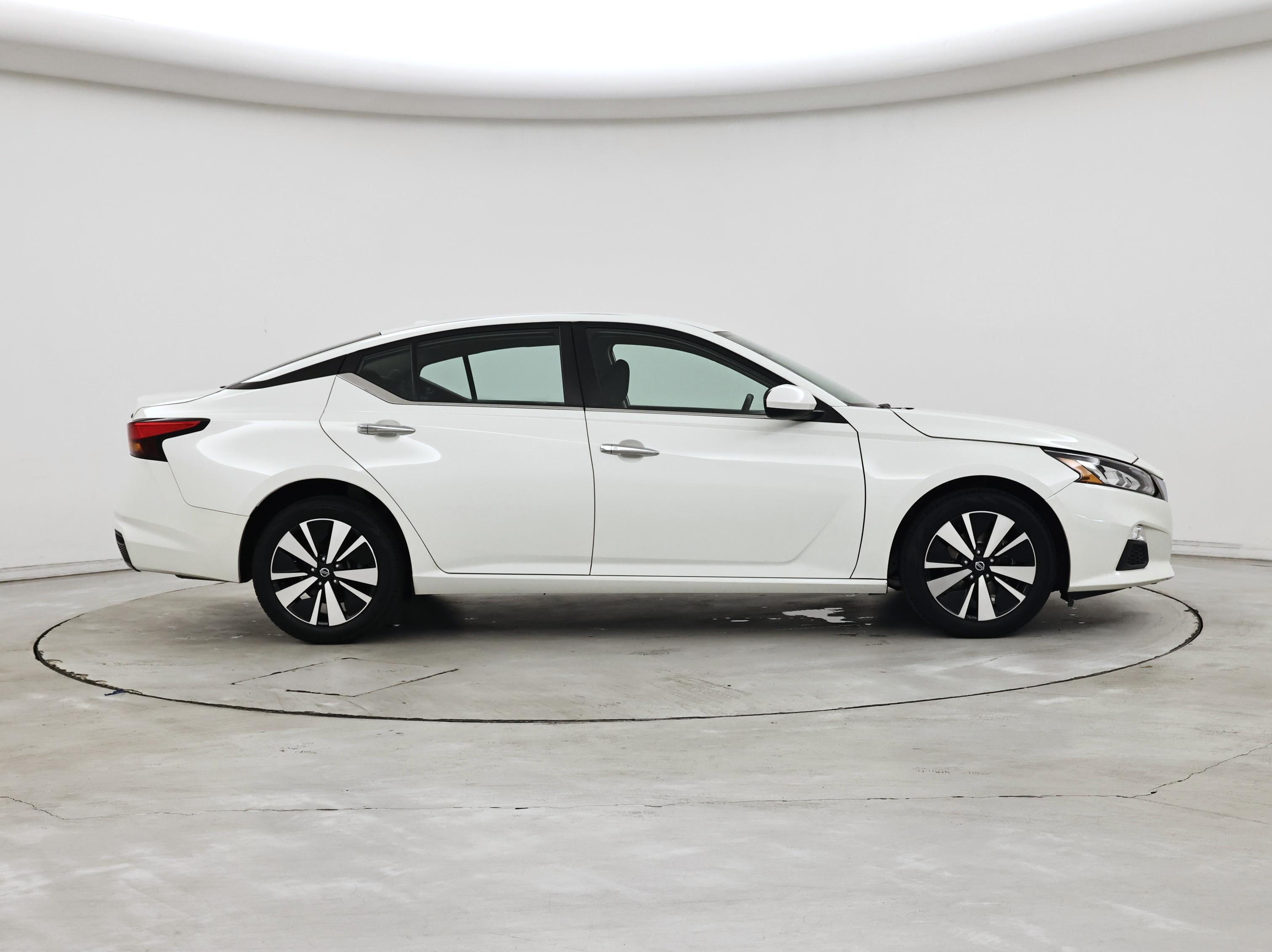 Thumbnail: 2022 Nissan Altima - 7