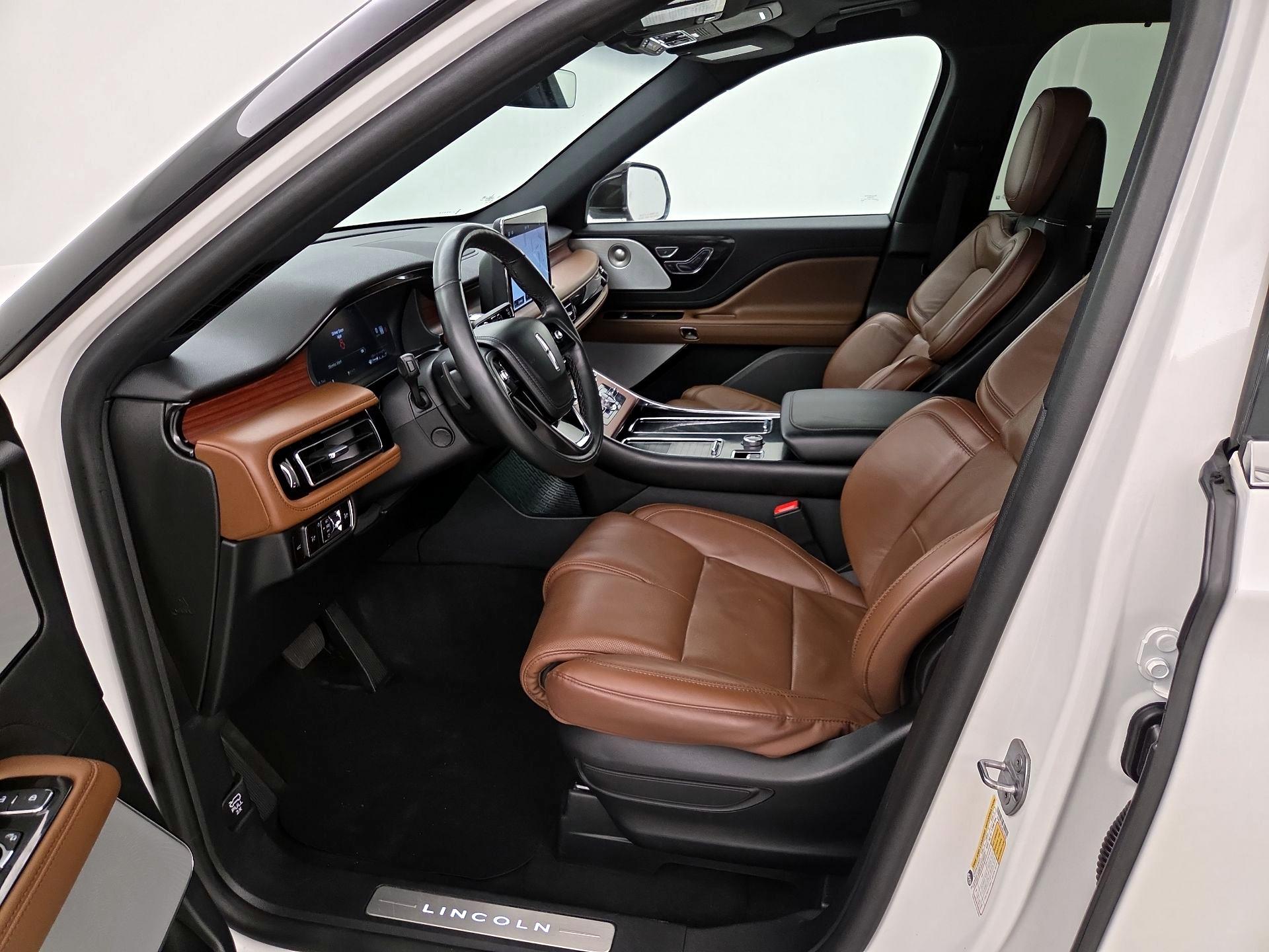 Thumbnail: 2023 Lincoln Aviator - 11