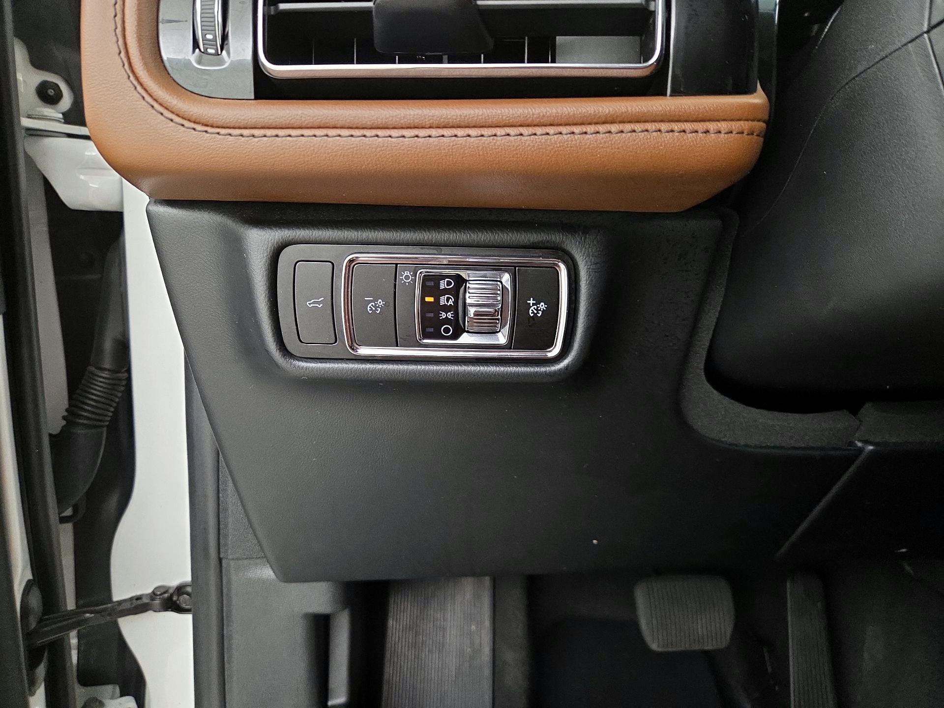 Thumbnail: 2023 Lincoln Aviator - 13
