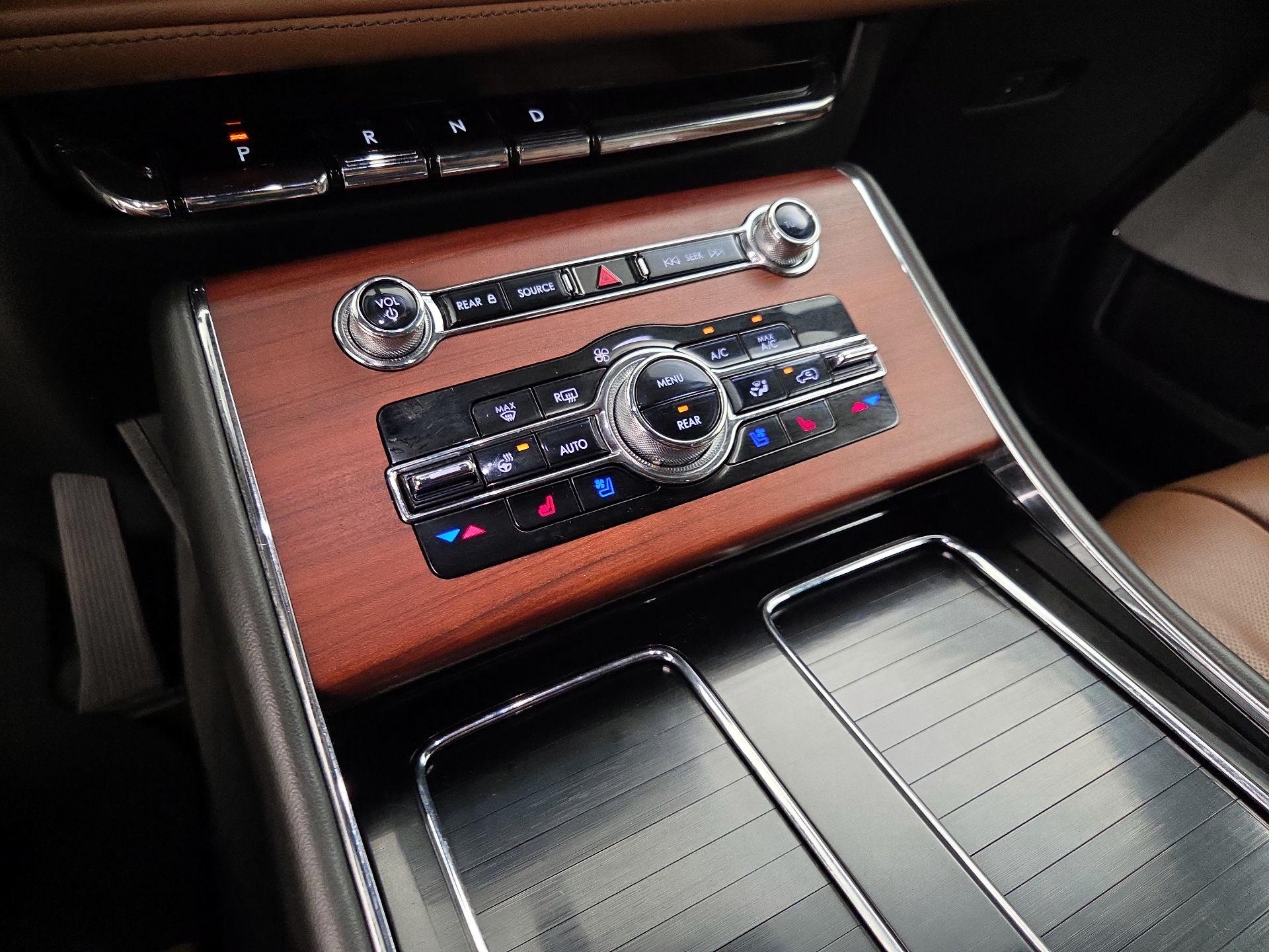 Thumbnail: 2023 Lincoln Aviator - 17