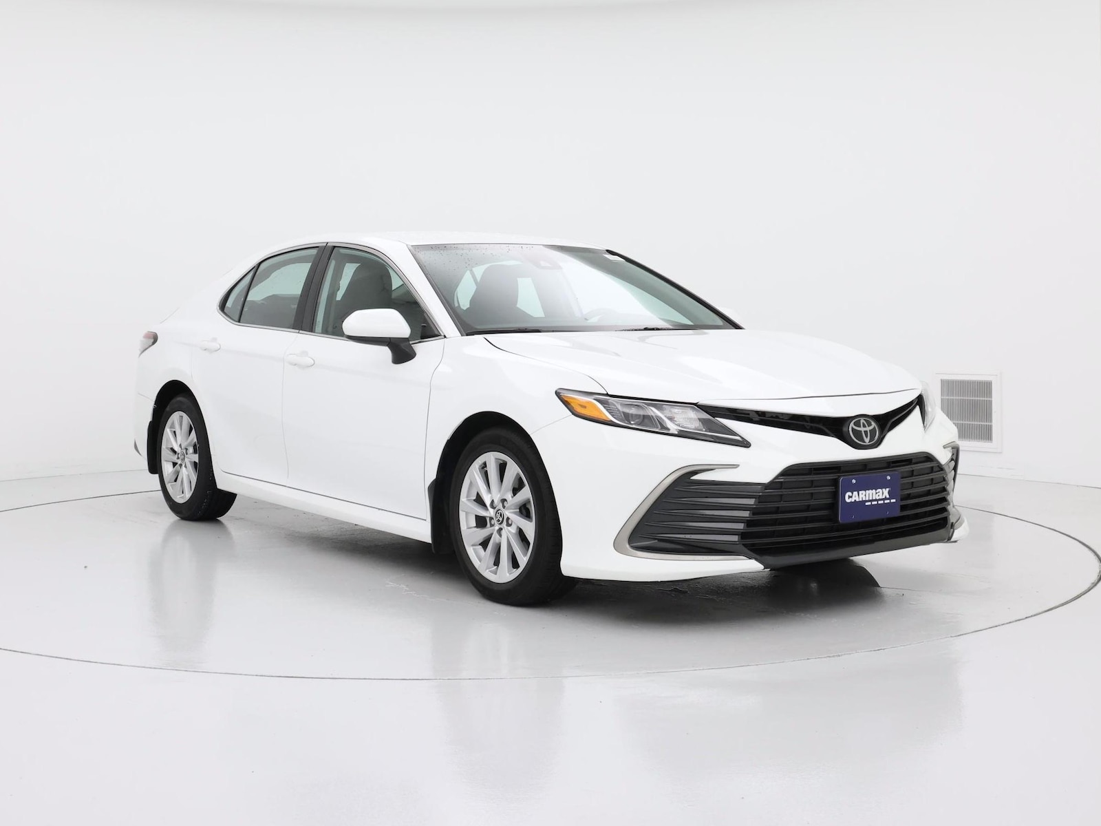 2023 Toyota Camry LE - Photo 2