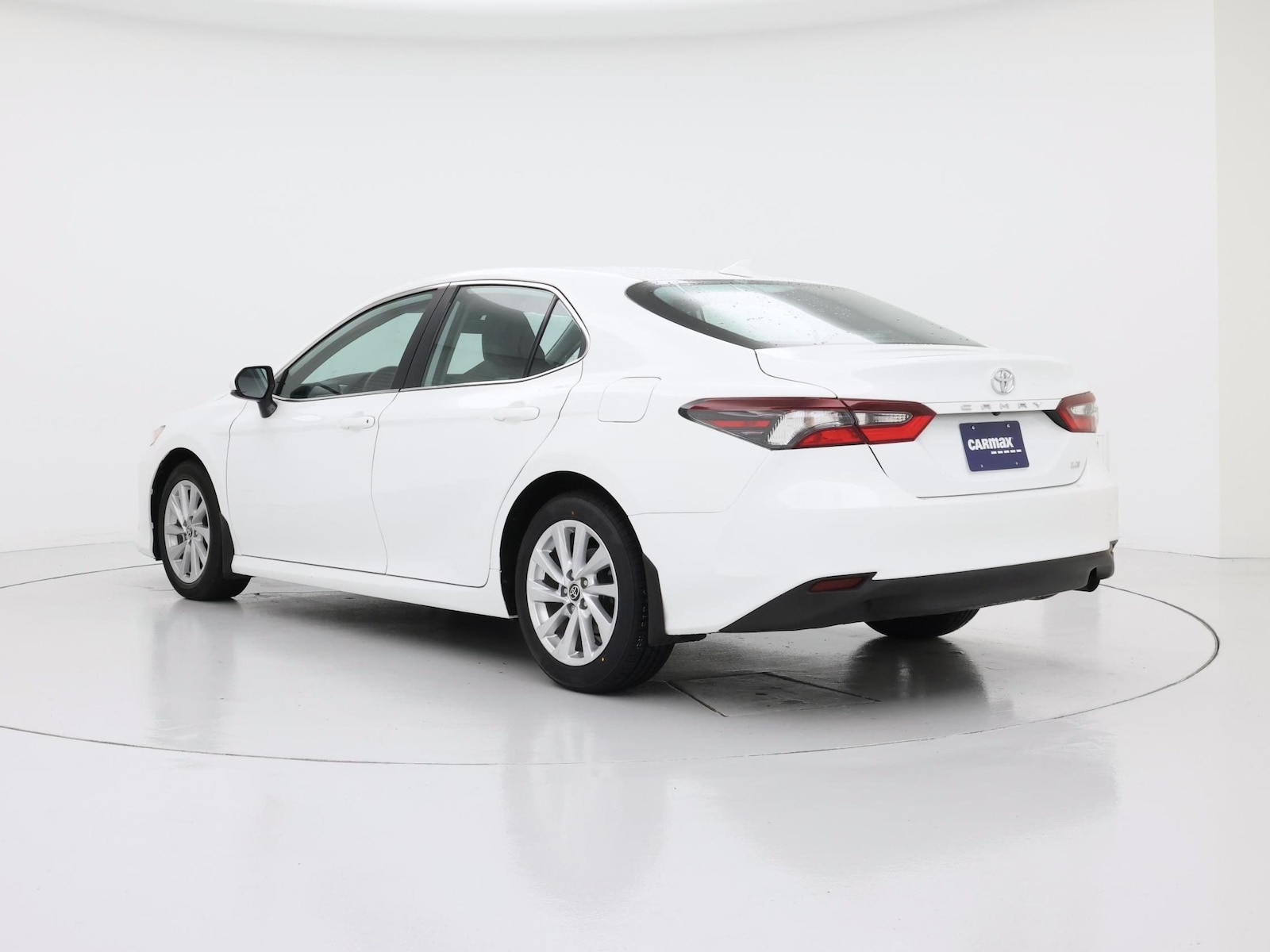 2023 Toyota Camry LE - Photo 3