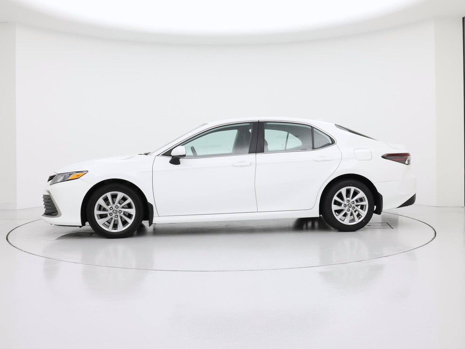 2023 Toyota Camry LE - Photo 4
