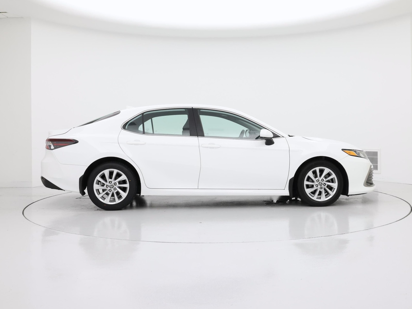 2023 Toyota Camry LE - Photo 8