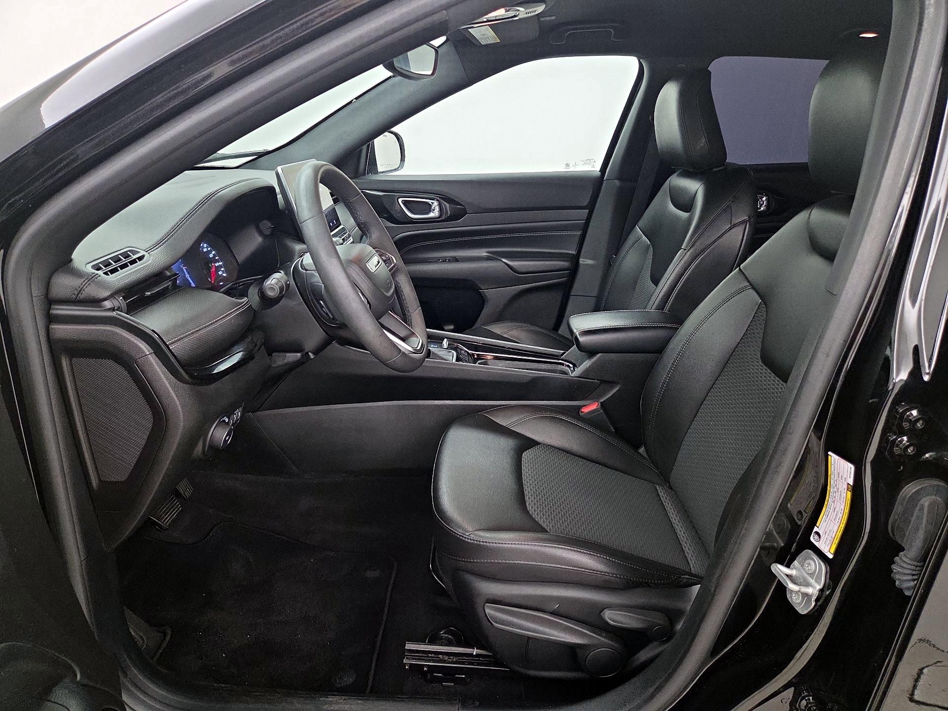 Thumbnail: 2022 Jeep Compass - 11