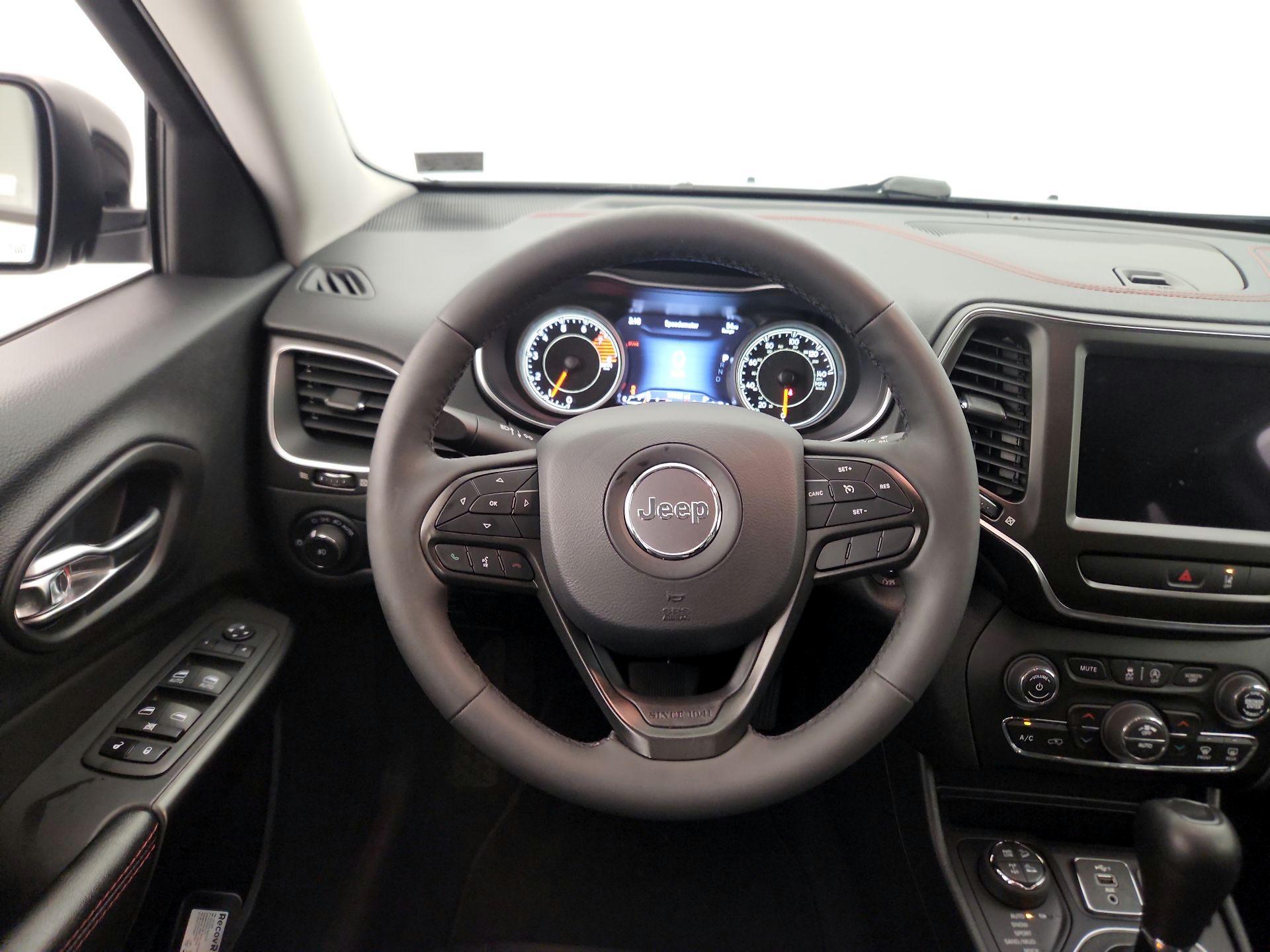 Thumbnail: 2022 Jeep Cherokee - 10