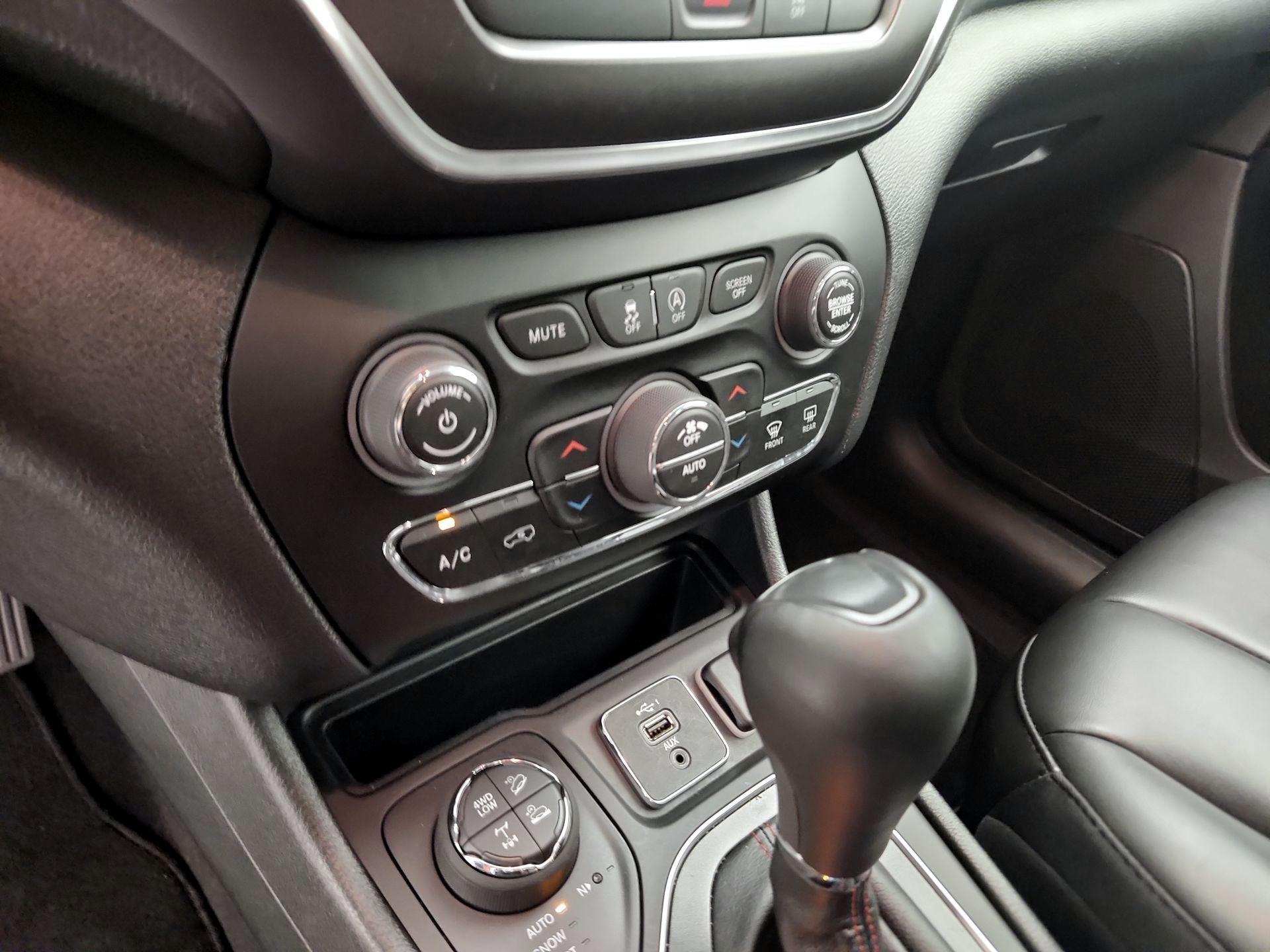 Thumbnail: 2022 Jeep Cherokee - 14