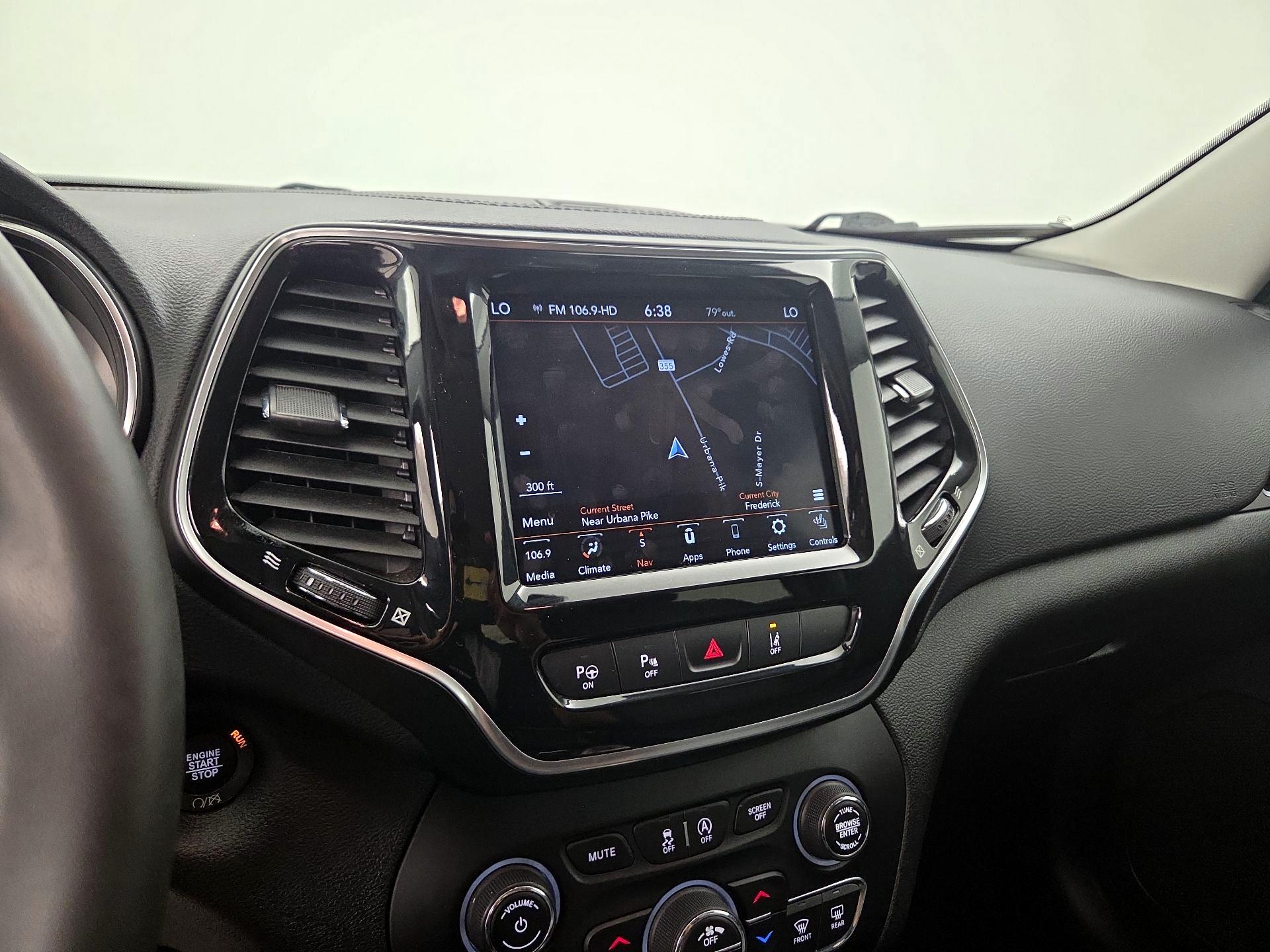 Thumbnail: 2021 Jeep Cherokee - 14