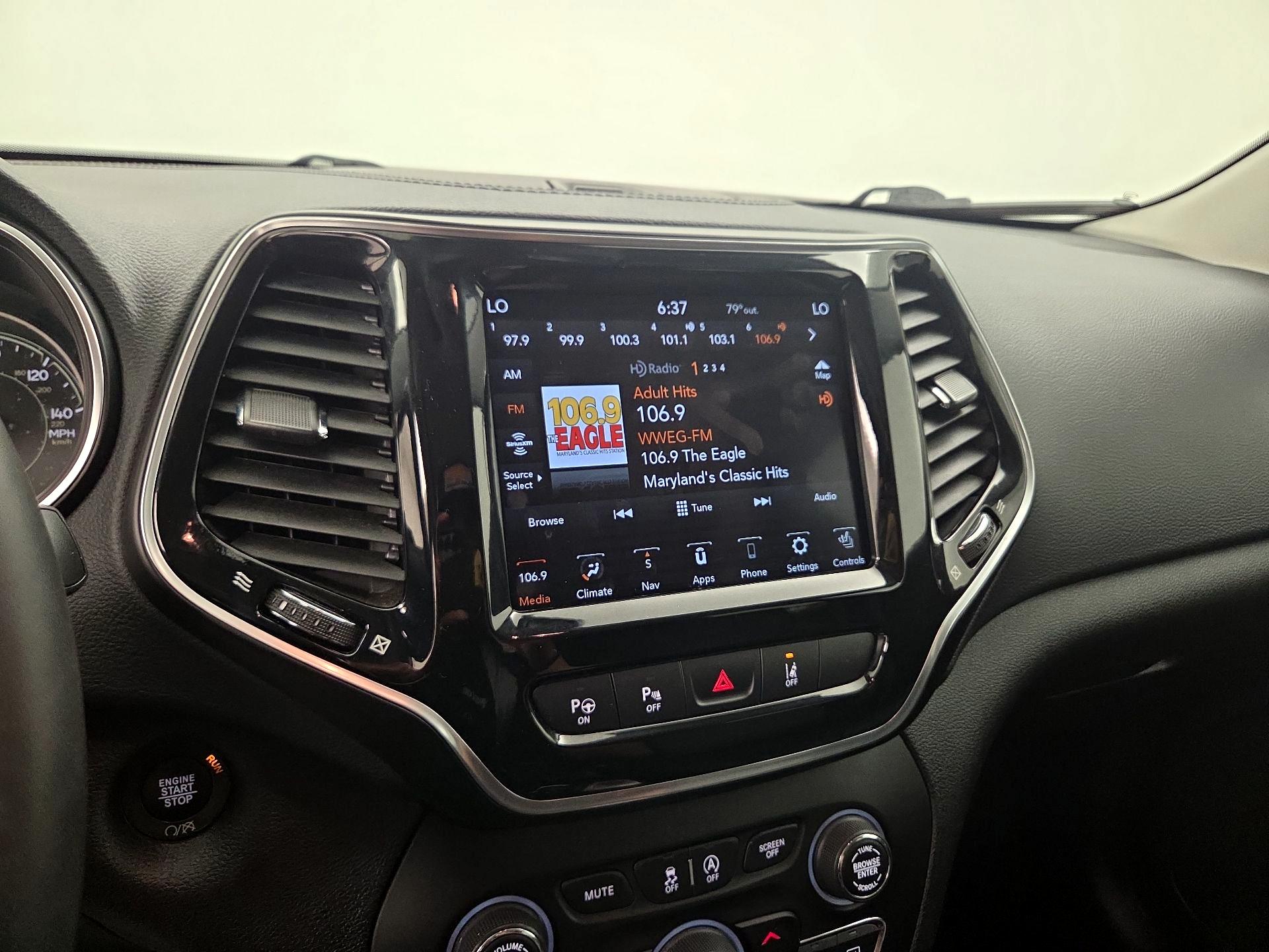 Thumbnail: 2021 Jeep Cherokee - 16