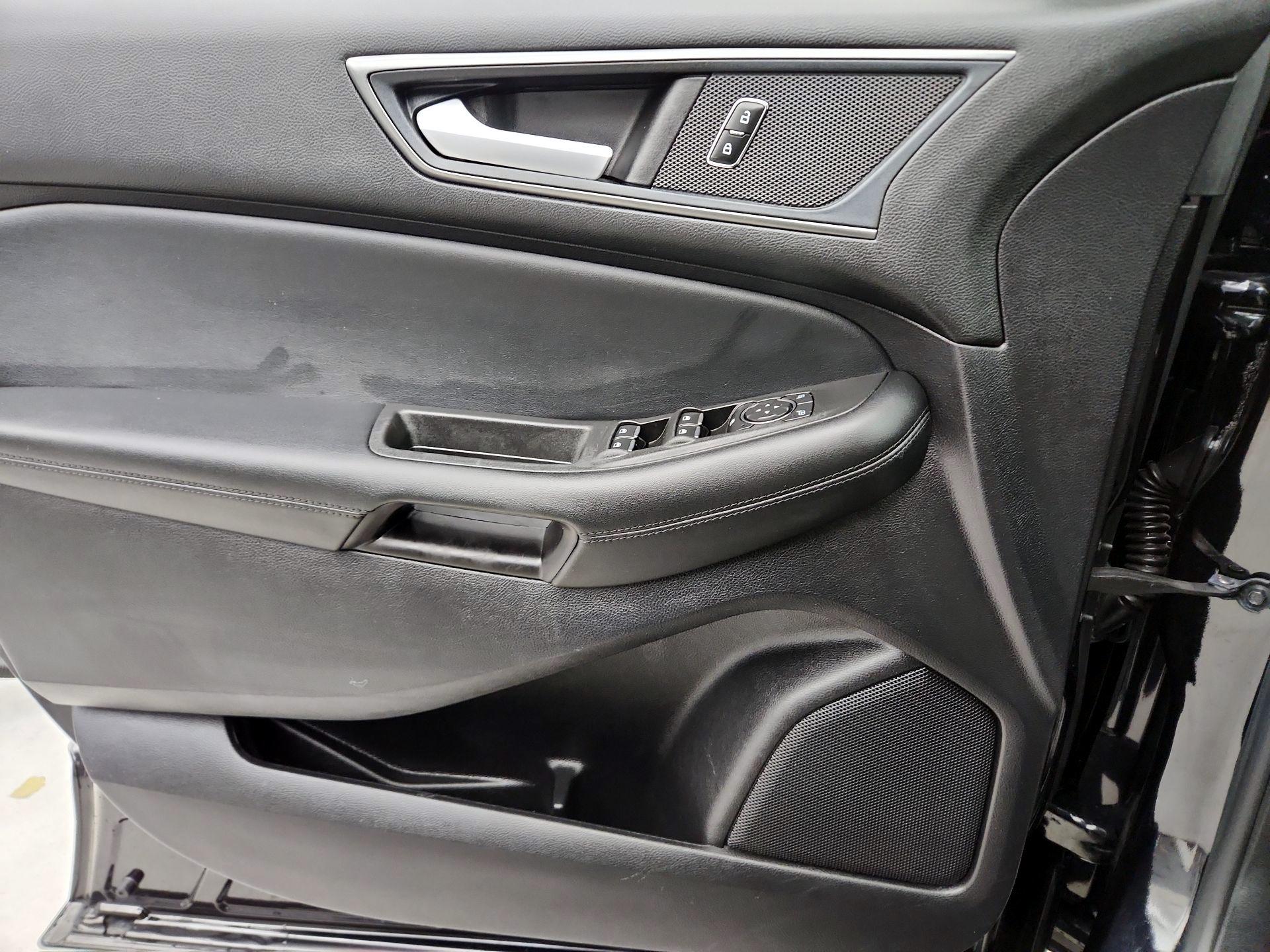 Thumbnail: 2021 Ford Edge - 12