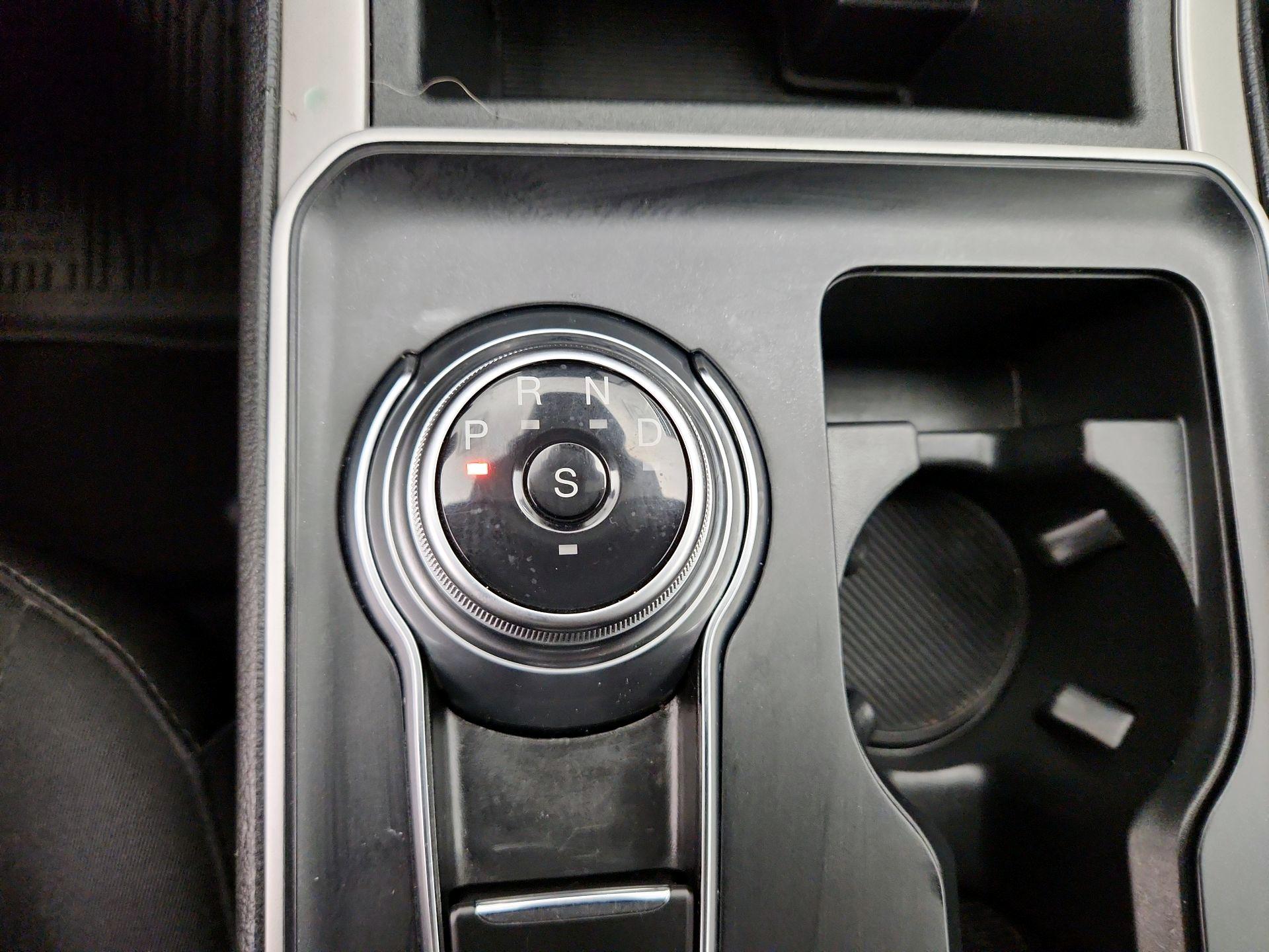 Thumbnail: 2021 Ford Edge - 17