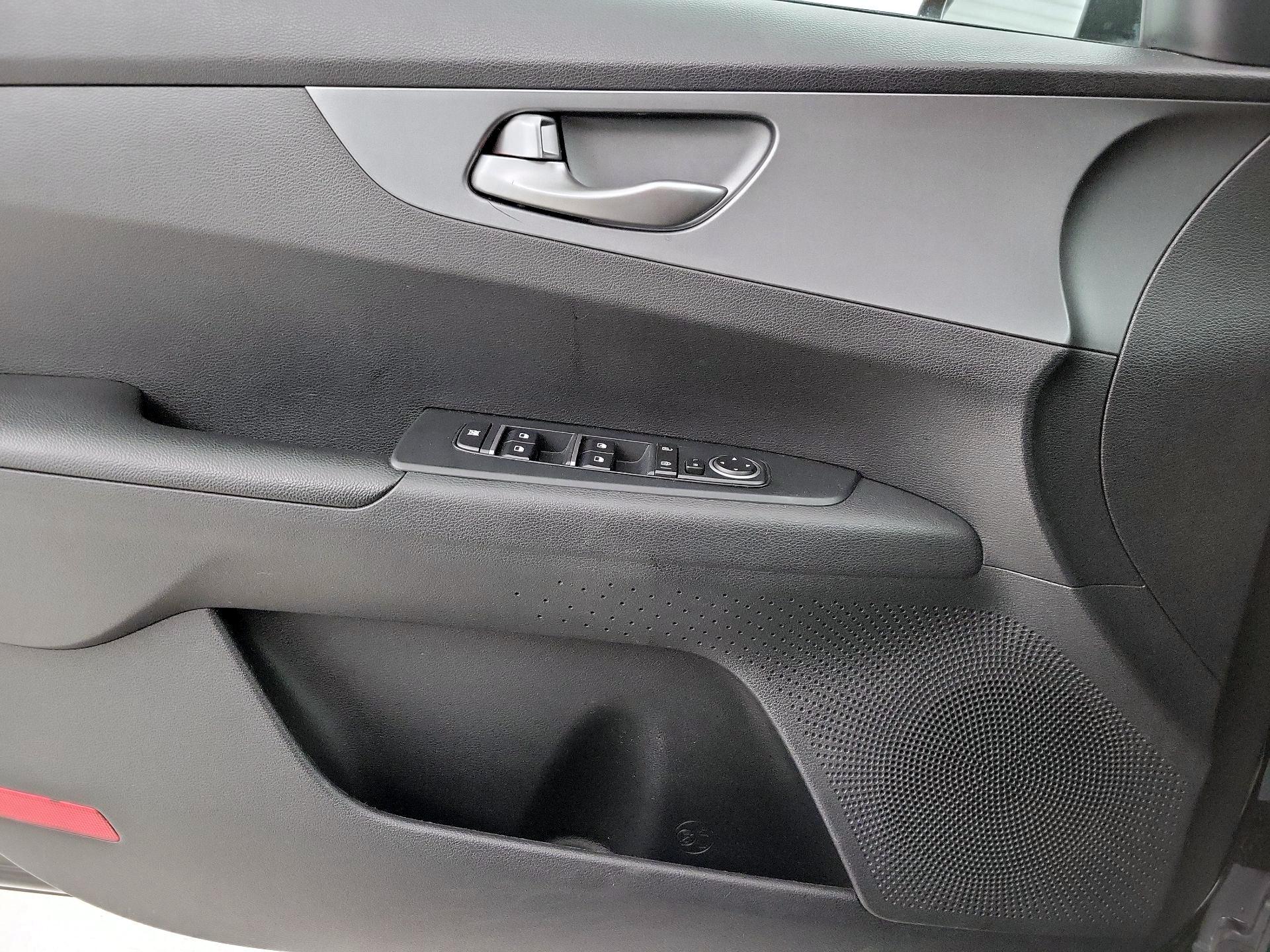 Thumbnail: 2021 Kia Forte - 12