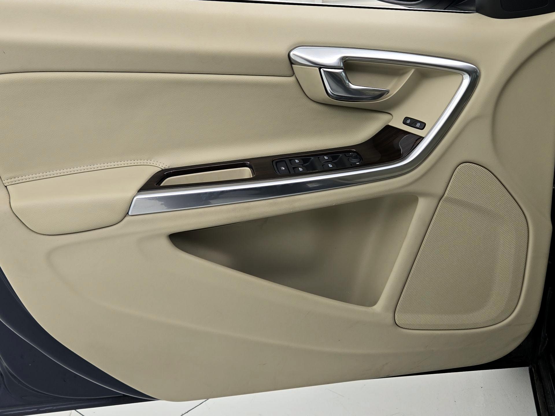 Thumbnail: 2015 Volvo S60 - 12