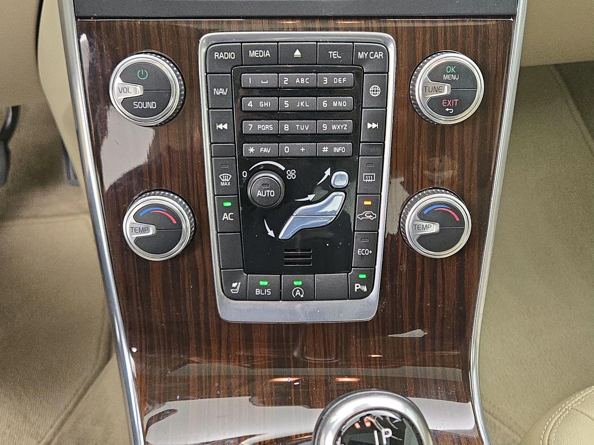 Thumbnail: 2015 Volvo S60 - 15