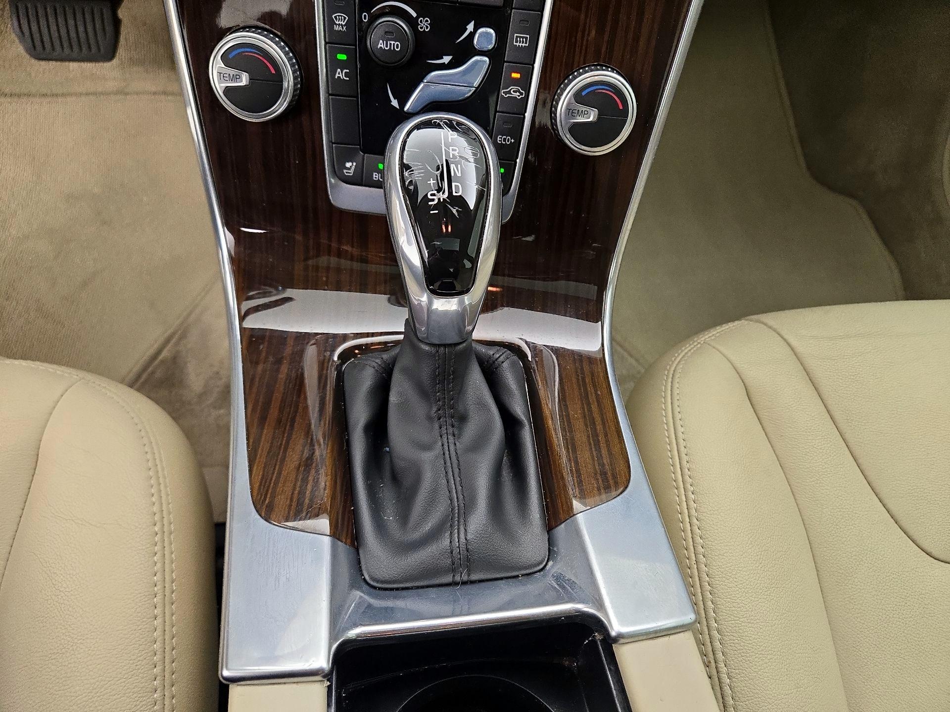 Thumbnail: 2015 Volvo S60 - 16
