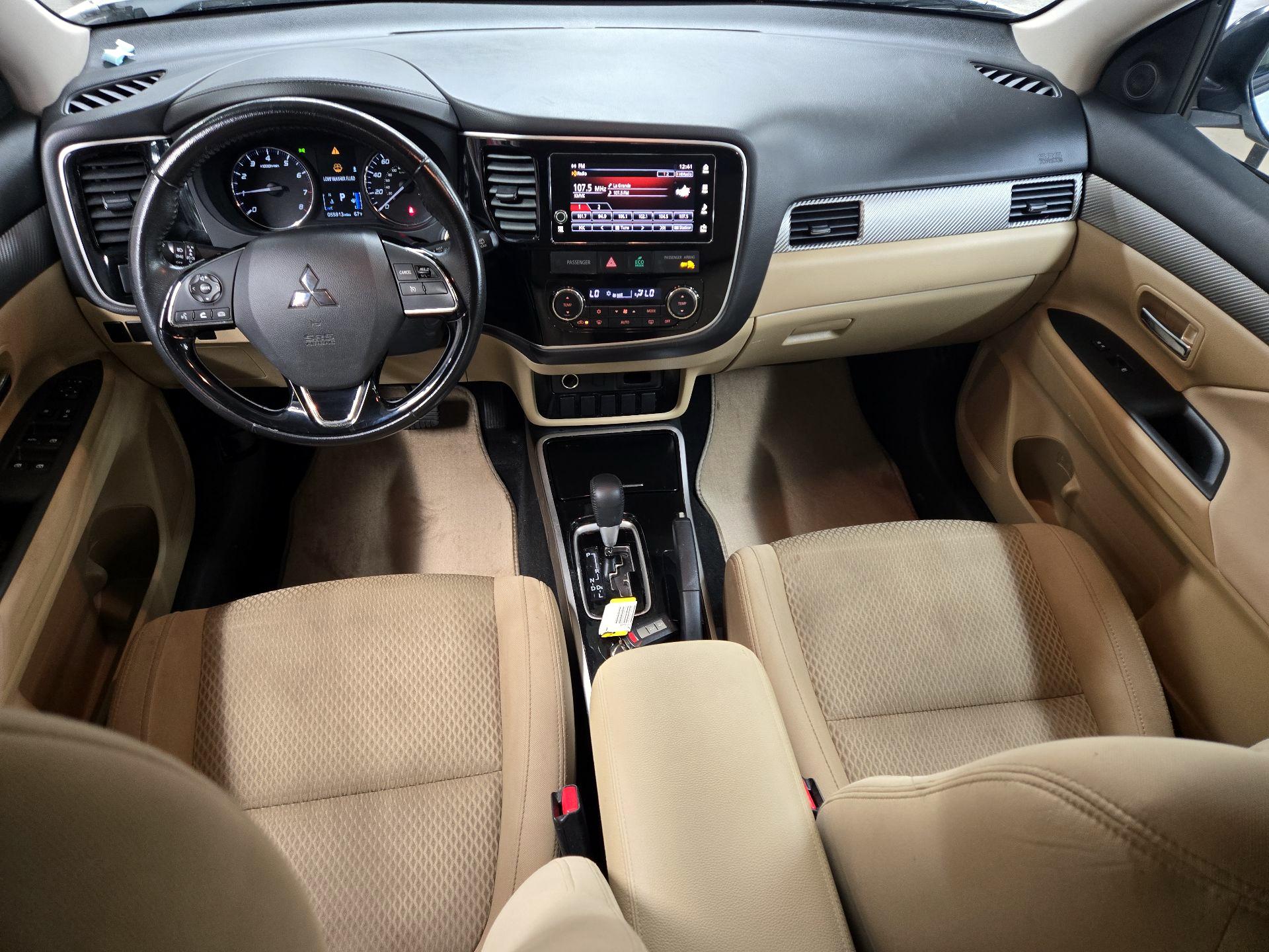 Thumbnail: 2017 Mitsubishi Outlander - 9