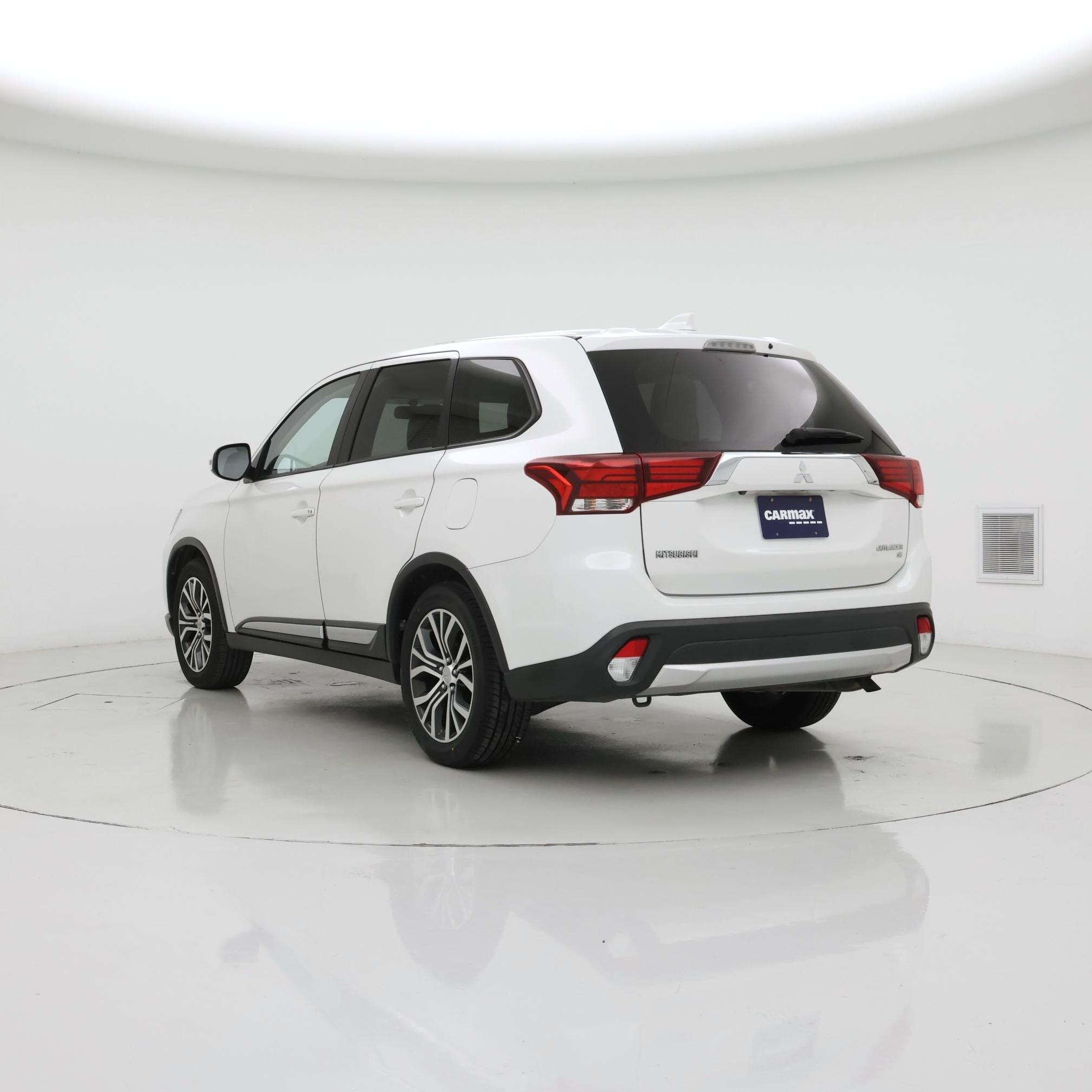Thumbnail: 2017 Mitsubishi Outlander - 2