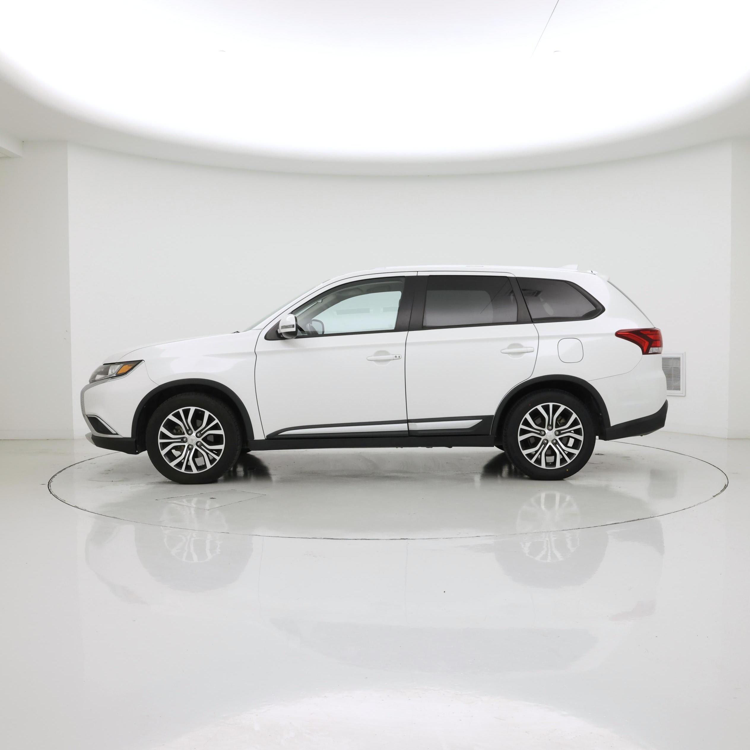 Thumbnail: 2017 Mitsubishi Outlander - 3
